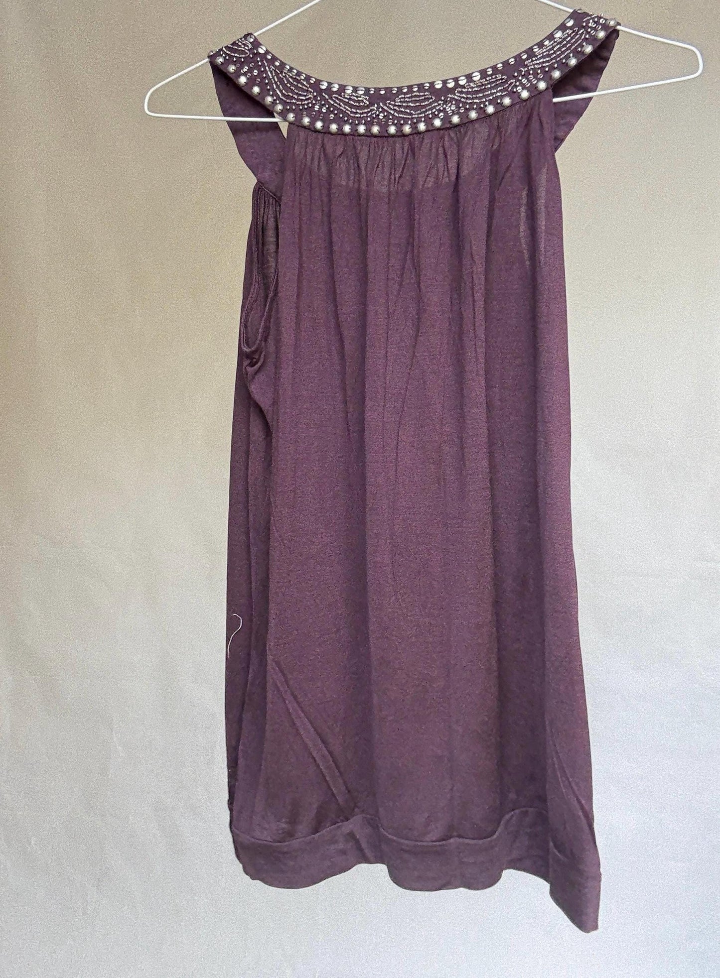 Vintage-style Massimo Dutti sleeveless top with embellished neckline – soft fabric, elegant fit, rich plum tone (Size M)