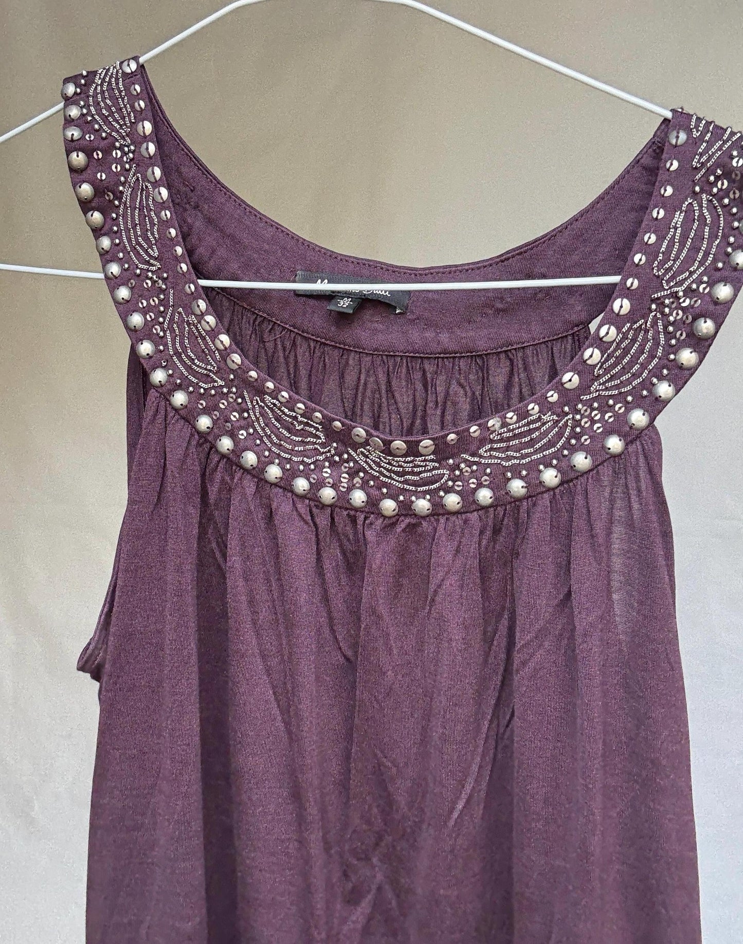 Vintage-style Massimo Dutti sleeveless top with embellished neckline – soft fabric, elegant fit, rich plum tone (Size M)