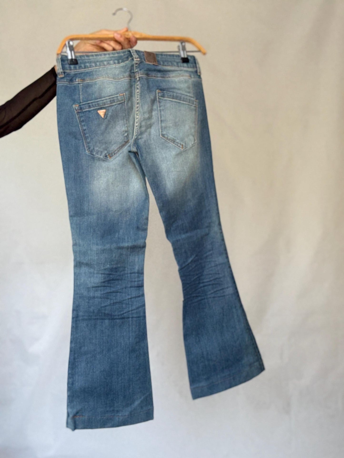Y2K Guess Los Angeles Mini Flare Jeans – Low Rise Vintage Denim – Britney Spears Vibe – Iconic Logo – Fits US 6 – 2000s It Girl Style