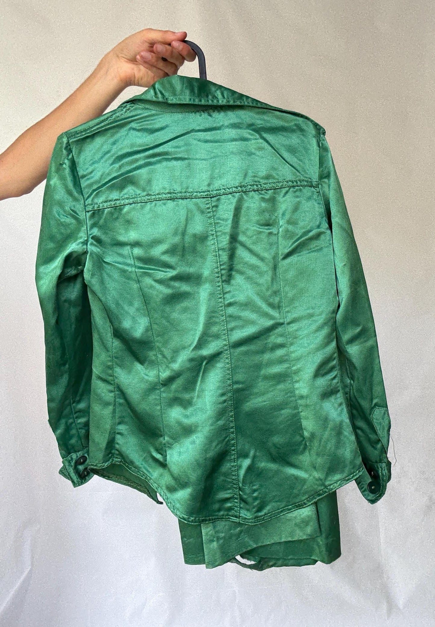 Vintage-inspired handmade green blouse and pant set, 100% cotton, fitted blouse button closure, retro 70s elegance, US S, casual chic