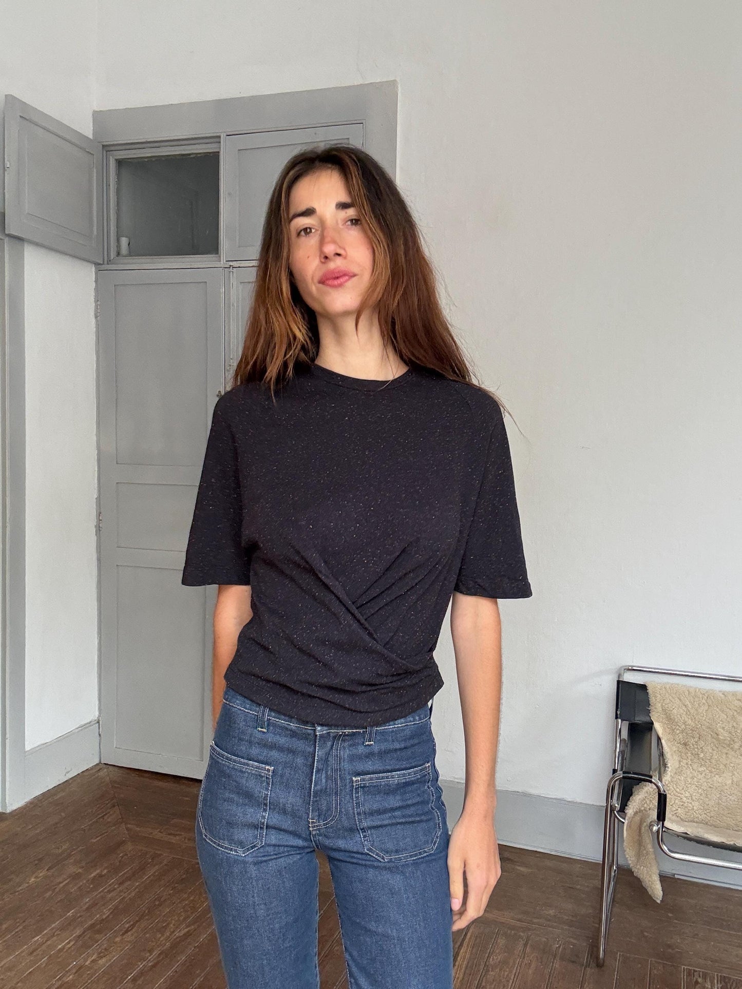 Black speckled cotton t-shirt, twist detail, casual streetwear, Rooney Mara vibe, US XS, daytime chic