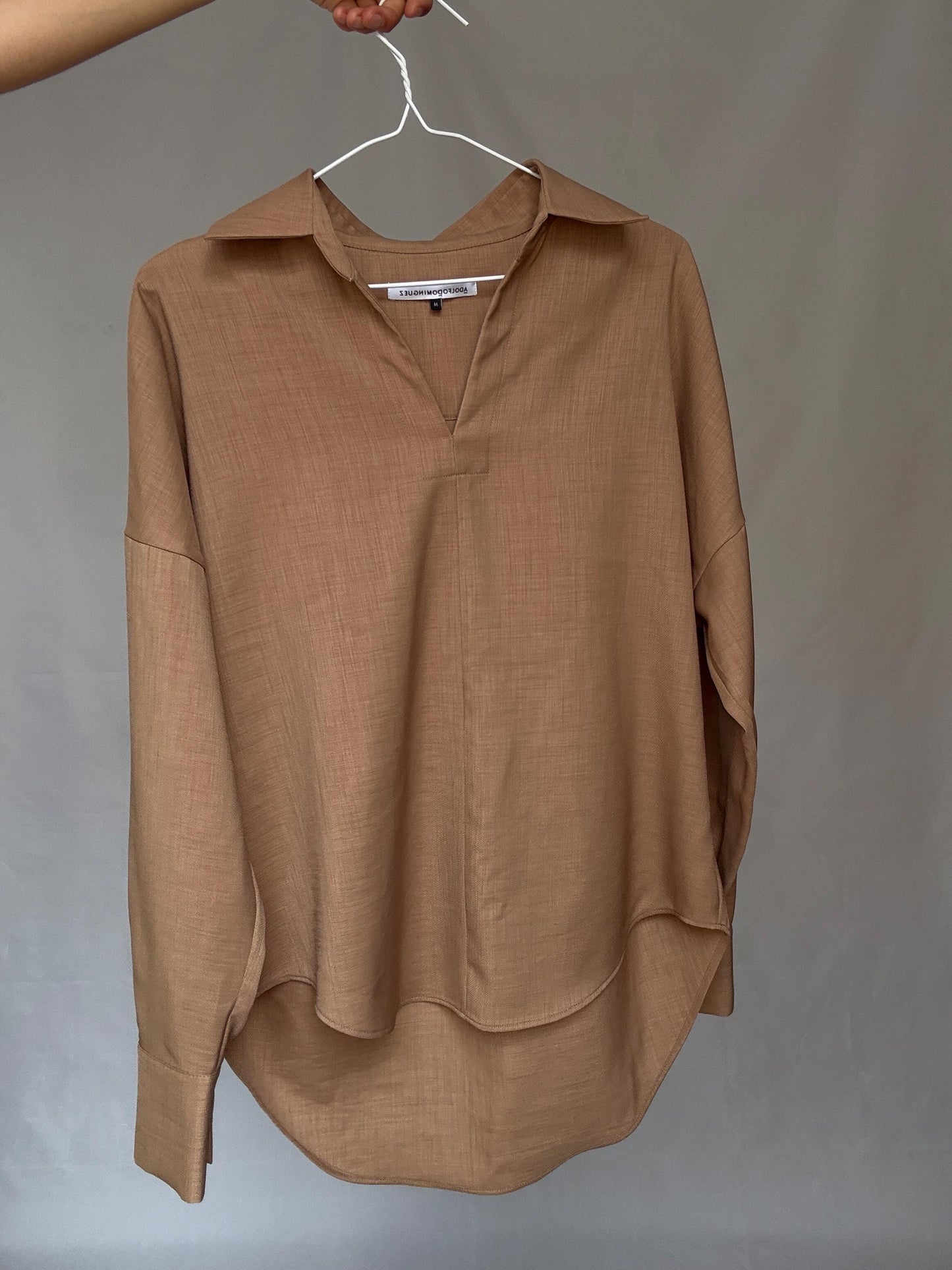 Adolfo Domínguez loose fit shirt in earthy tan light brown, oversized chic minimalist style, secondhand size M