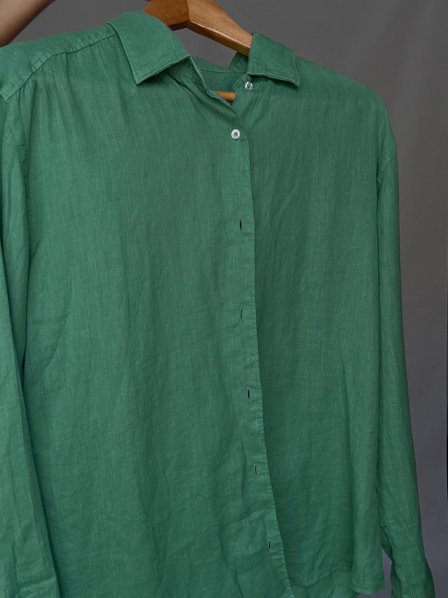 apple Green Massimo Dutti 100% linen shirt - Size EUR L – versatile unisex button-up in fresh trendy green, tie-front or classic fit