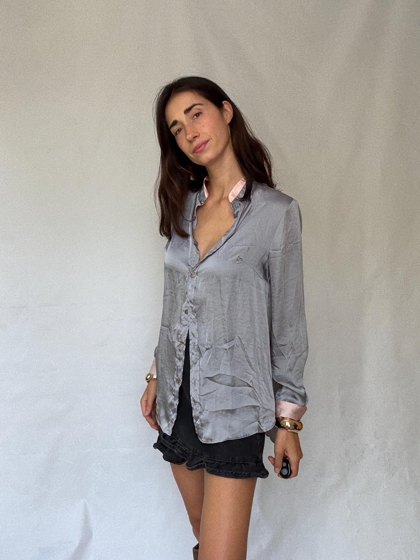 Chic United Colours of Benetton Blouse in Elegant Silver Gray with Comfortable Loose Fit Y2K Style, preppy style, comfy flowy blouse