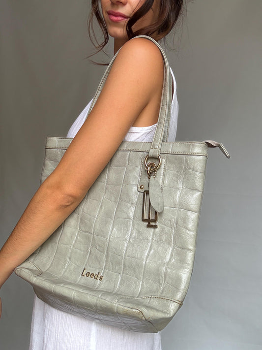 Loeds light grey leather tote bag, classic shopper silhouette, spacious interior, Spanish designer everyday school essential