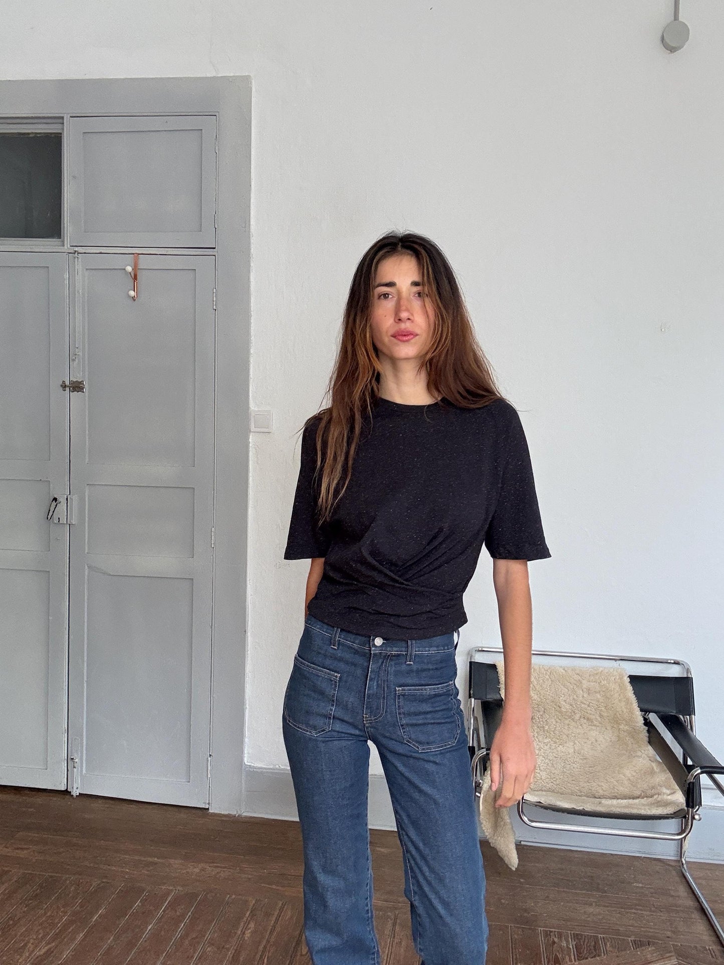 Black speckled cotton t-shirt, twist detail, casual streetwear, Rooney Mara vibe, US XS, daytime chic
