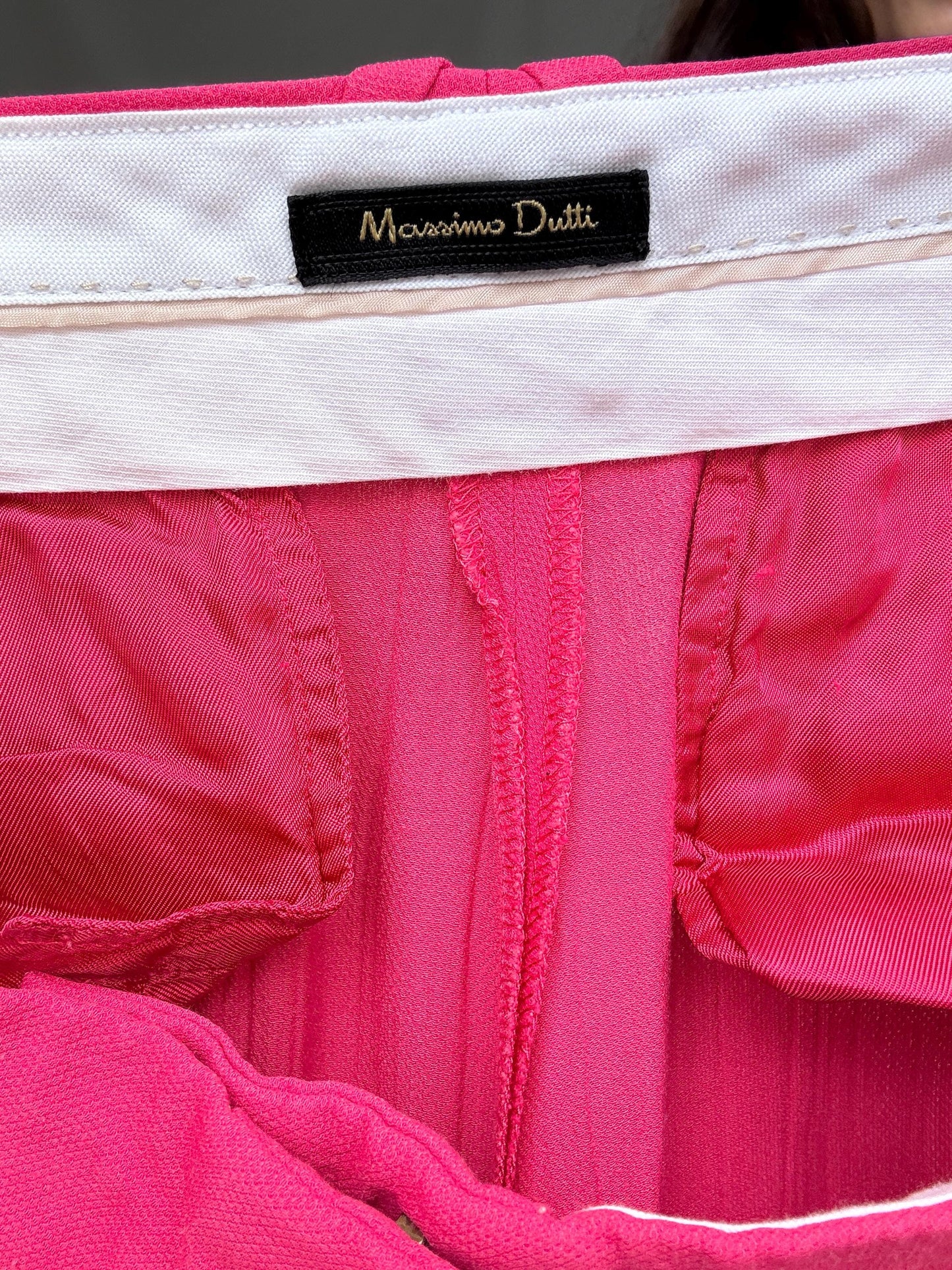 Massimo Dutti vibrant pink trousers, cotton feel, fitted silhouette, pleated front, elegant chic, US M, versatile streetwear
