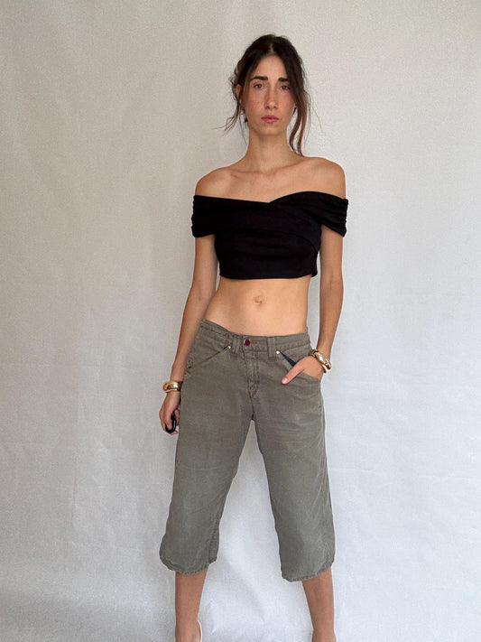 Levi's olive green cropped trousers, cotton feel, relaxed fit, zip fly closure, decorative stitching detail, retro 90s mick jagger, US M