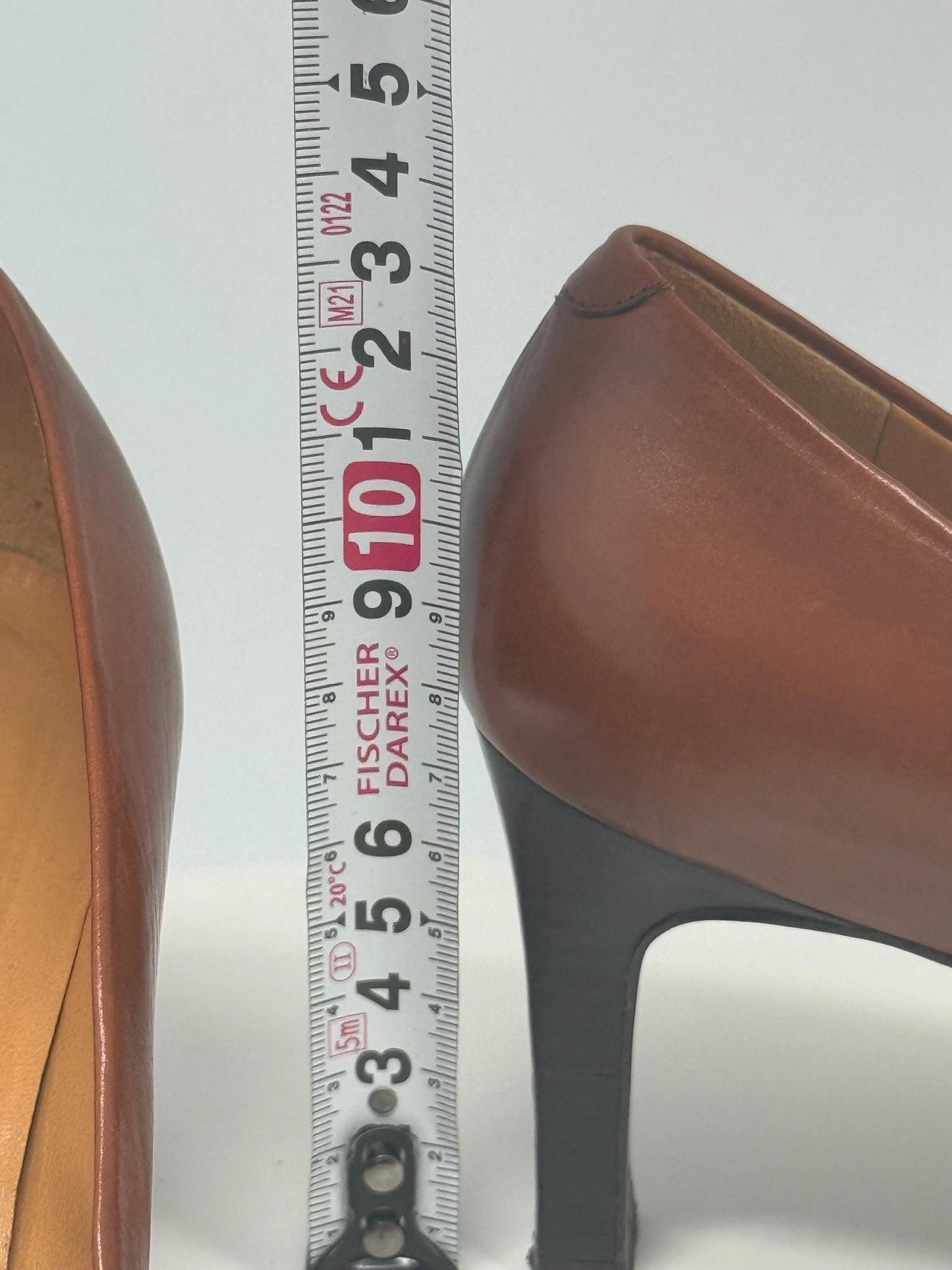 Vintage Balenciaga brown leather heels, genuine leather, classic pump, brogue detail, EU 39, US 8, evening elegance