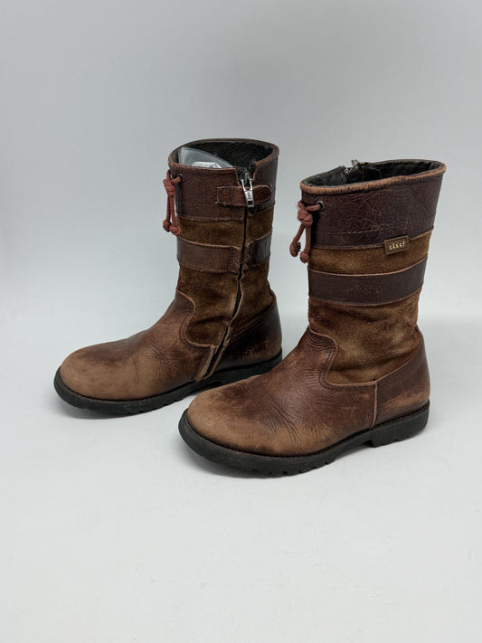 Brown leather children's boots, mid calf height, side zipper, buckle straps, rustic classic, US 13-1, outdoor adventure