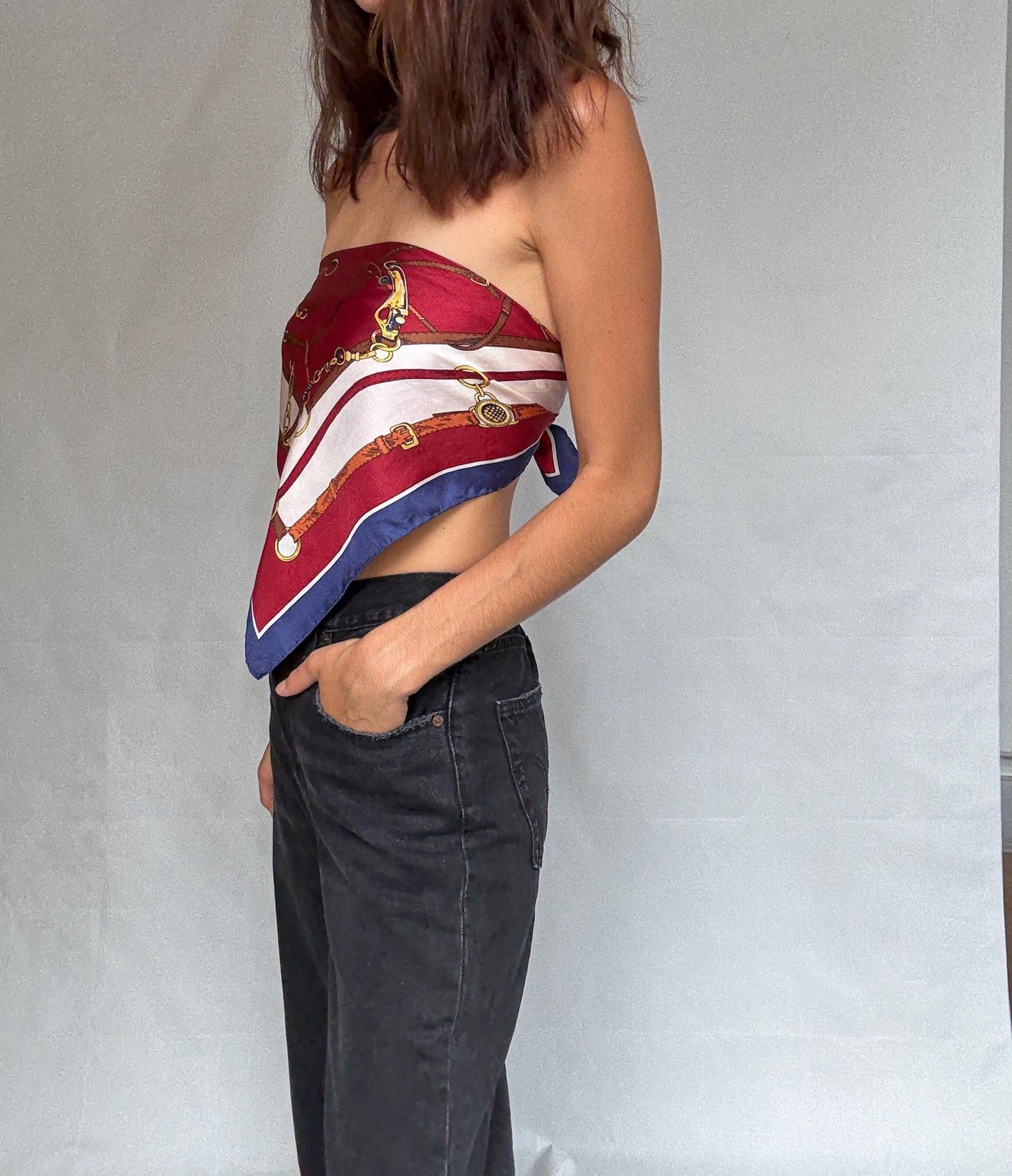 Festina Oro red white blue silk wrap, 100% silk, versatile styling, intricate gold chain motif, vintage chic, Luxury designer wear