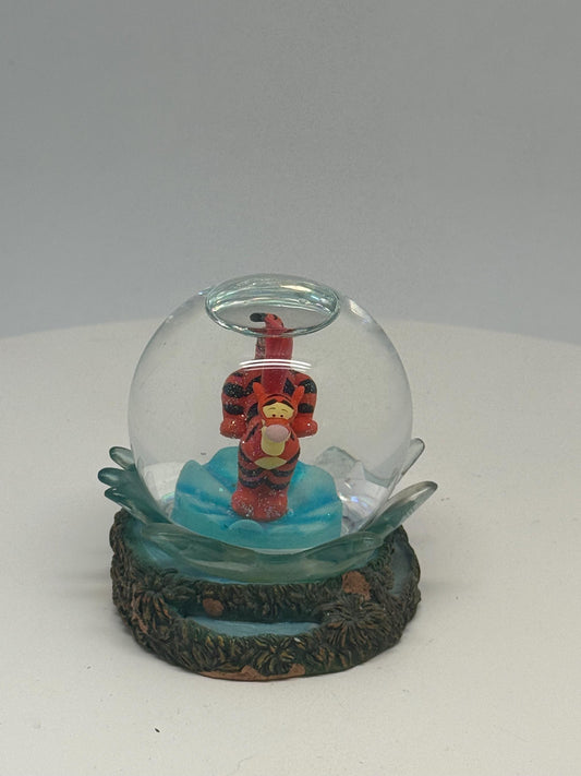 Vintage Tigger Snow Globe Decor — detail