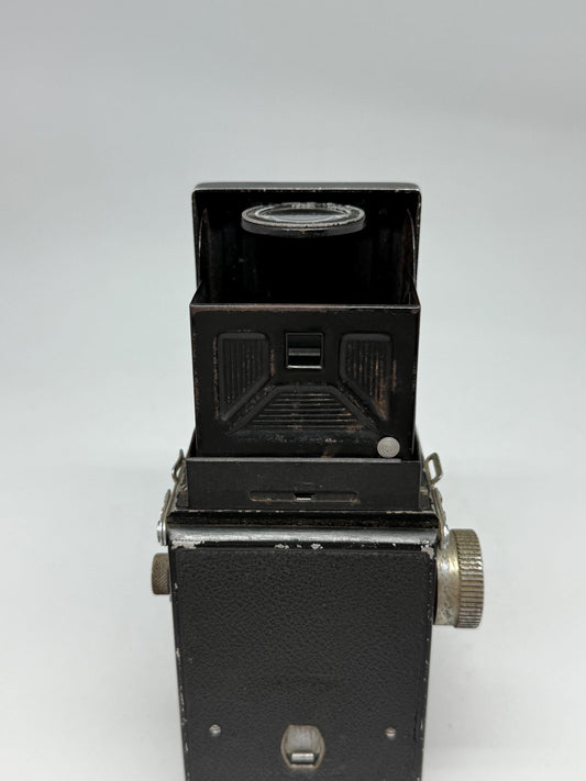 Vintage 1950s Airesflex Twin Lens Camera — detail