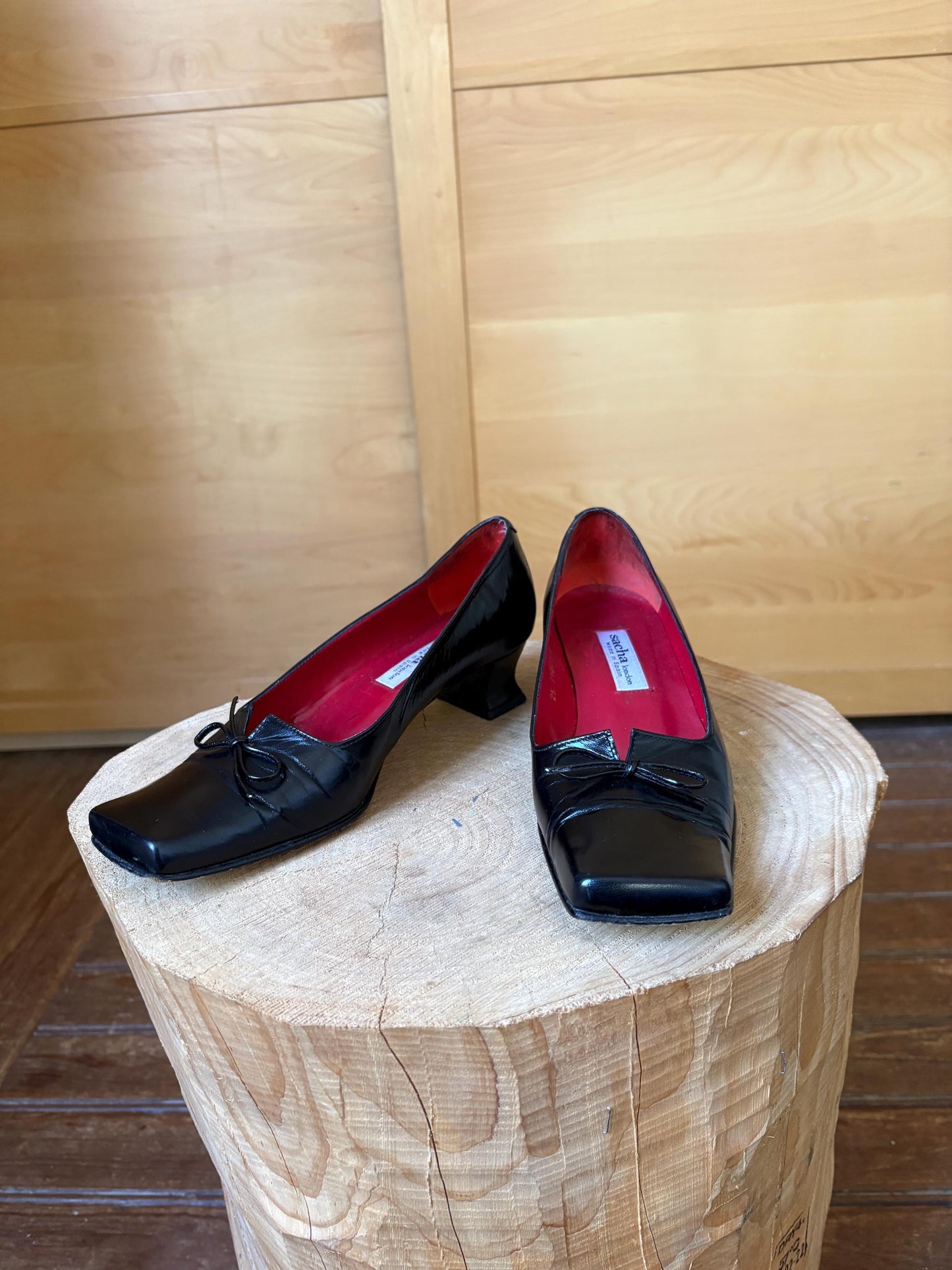 Vintage Black Leather Heels Made in Spain, Bow Pumps Parisian Chic, Y2K Office Elegant, Size EU 37