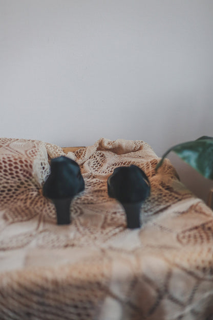 Vintage Black Pointed Toe Pumps — additional view 8