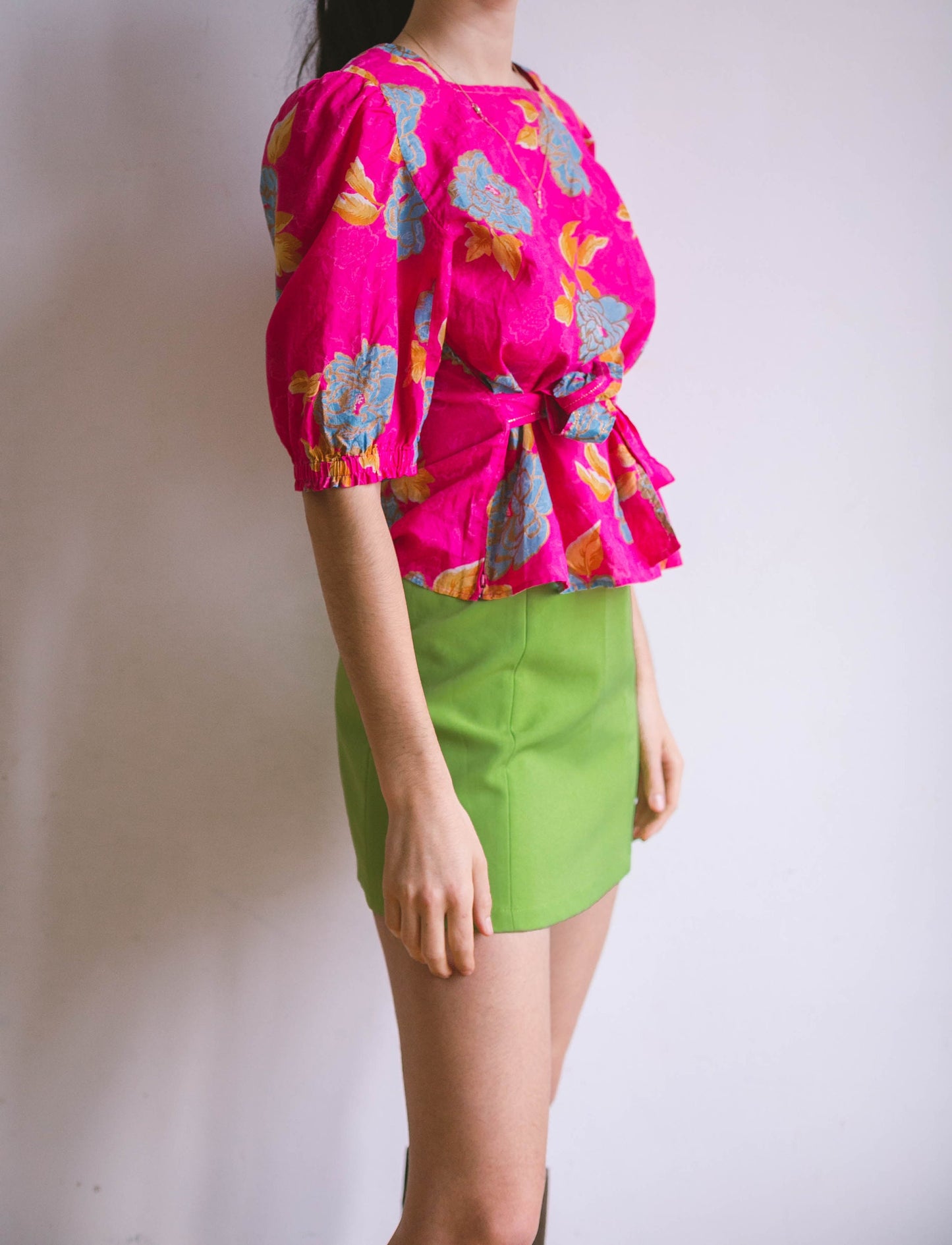 Vintage 80s Floral Blouse Women’s Puff Sleeve Top, Vibrant Summer Retro 60s Style Handmade Cotton Blouse with Waist Tie & Gold Seam