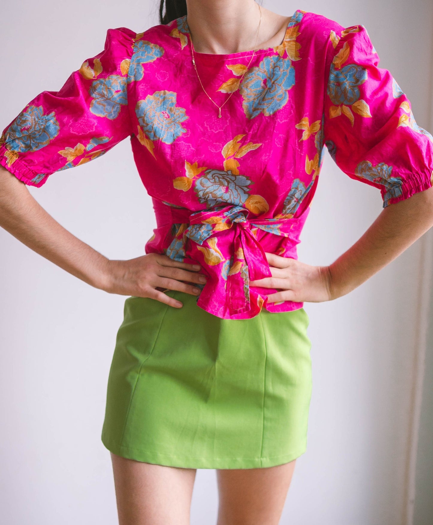 Vintage 80s Floral Blouse Women’s Puff Sleeve Top, Vibrant Summer Retro 60s Style Handmade Cotton Blouse with Waist Tie & Gold Seam