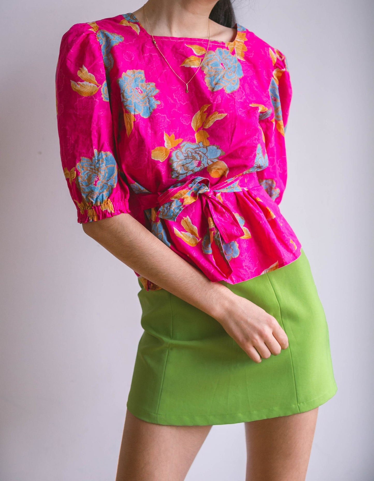 Vintage 80s Floral Blouse Women’s Puff Sleeve Top, Vibrant Summer Retro 60s Style Handmade Cotton Blouse with Waist Tie & Gold Seam