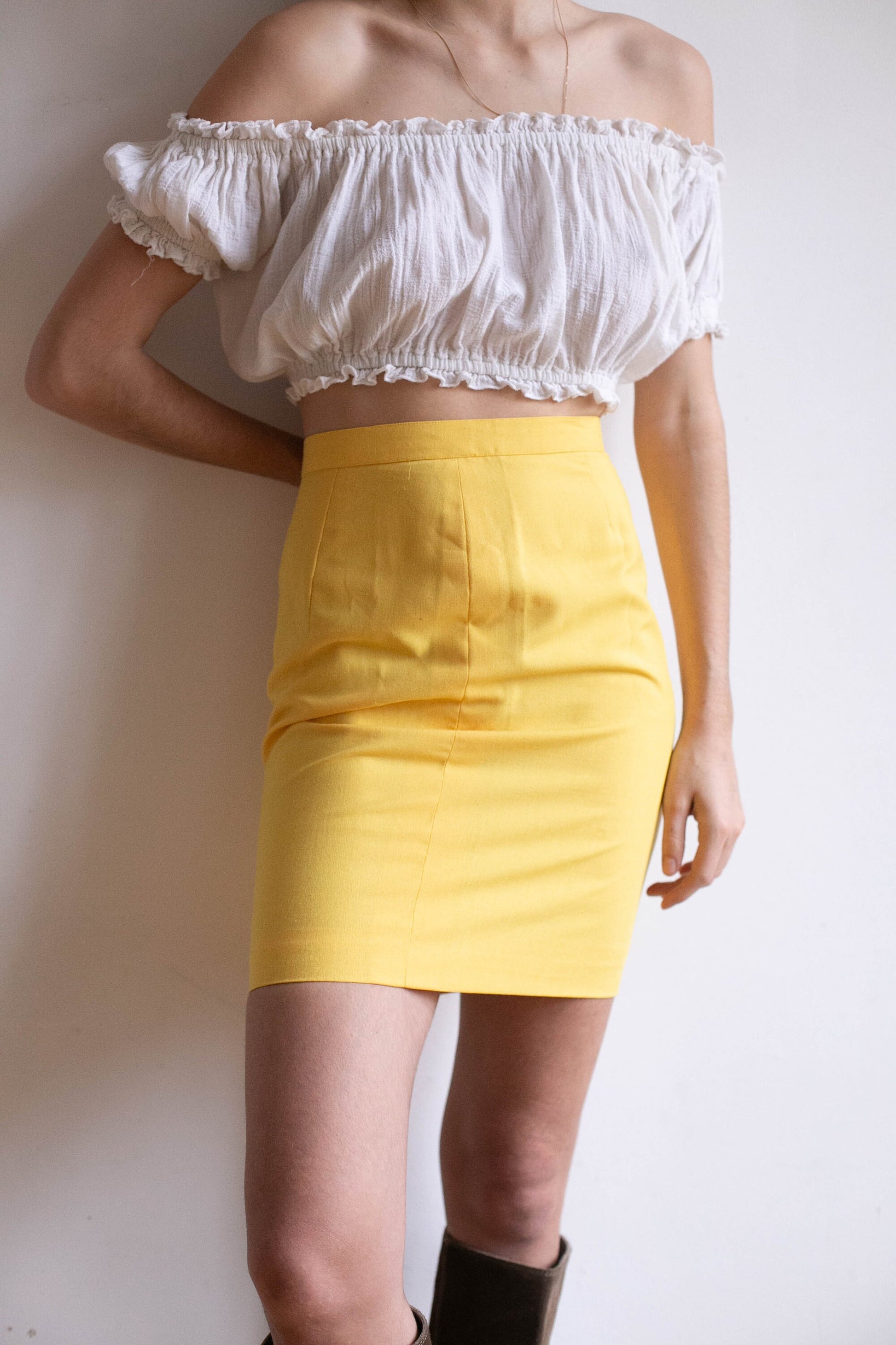 High rise tight yellow pencil skirt, Sexy spring skirt, Feminine secretary skirt, High waist women's clothing, Vintage stewardess M- L