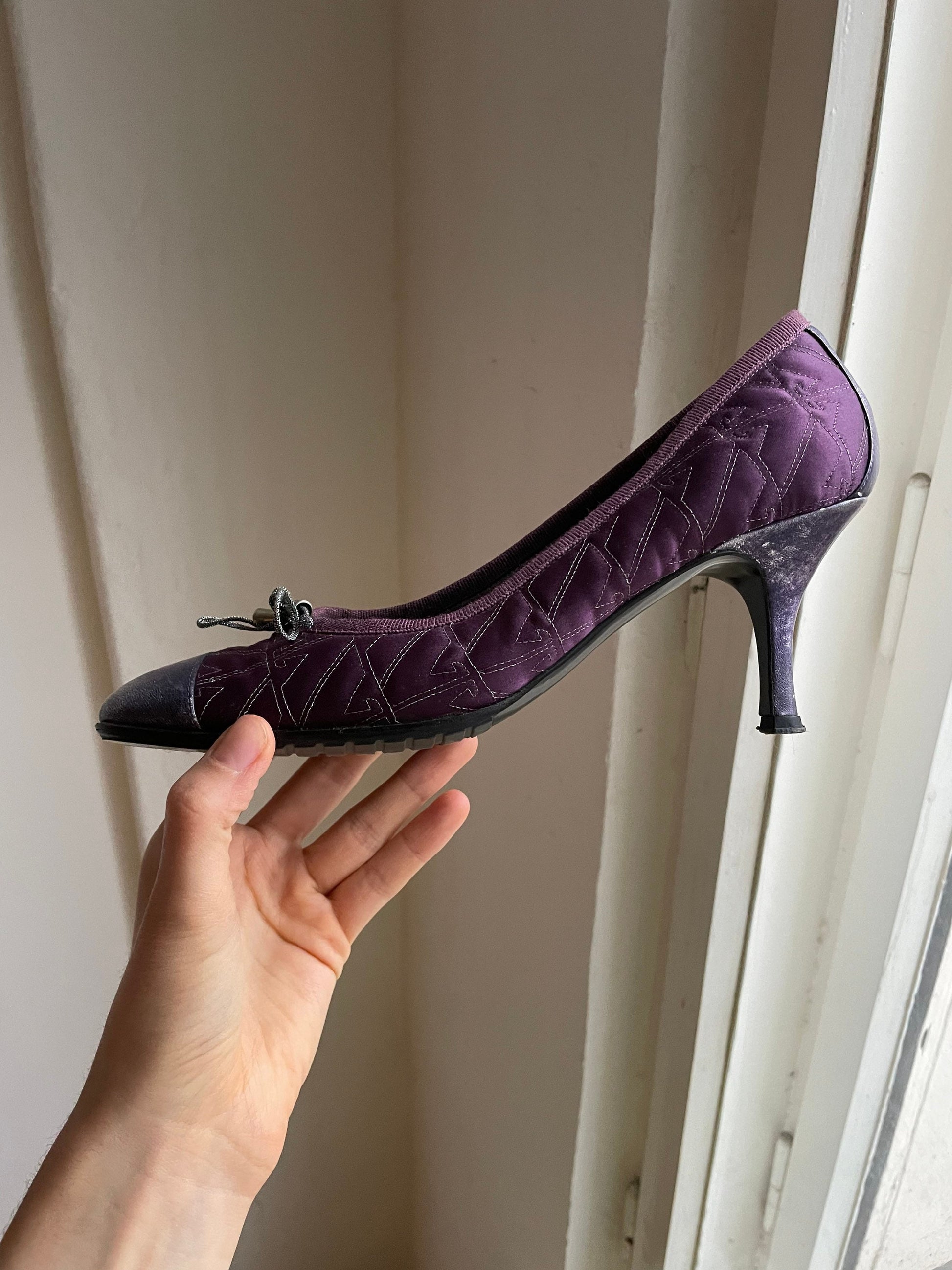 Vintage EMPORIO ARMANI kitten heels, Formal silver and purple pumps, Elegant designer event shoes, Y2K fashion