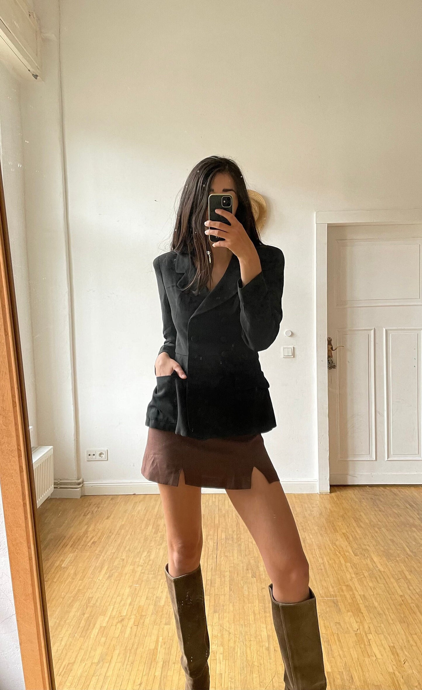 Vintage Moschino Cheap and Chic black blazer fitted double breasted jacket 90s Naomi Campbell minimal boss look officewear street chic