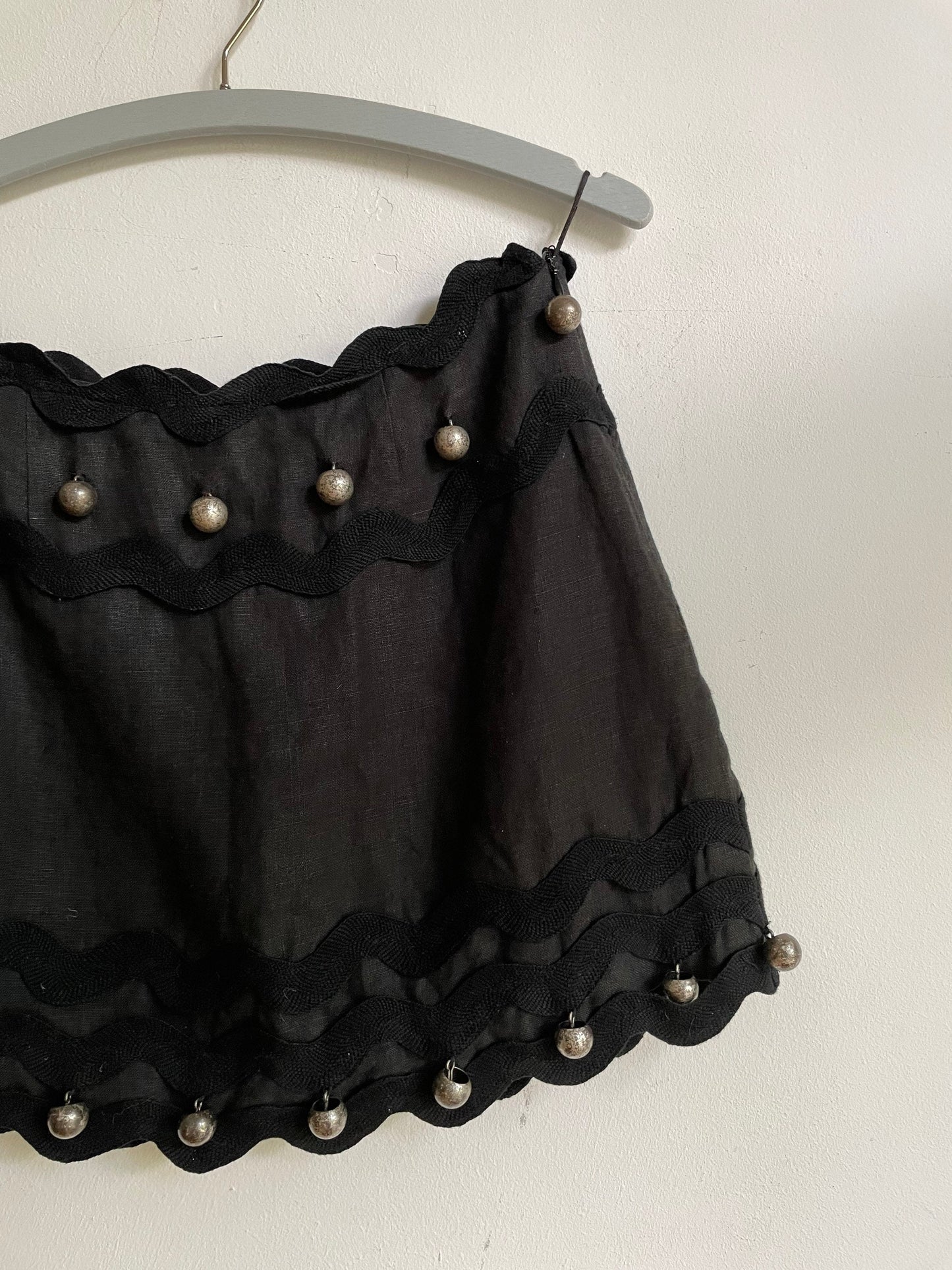 Vintage Moschino black linen mini skirt – silver jingle ball trim, size 36 fit, playful and rare piece, cheap and chic mini skirt, designer