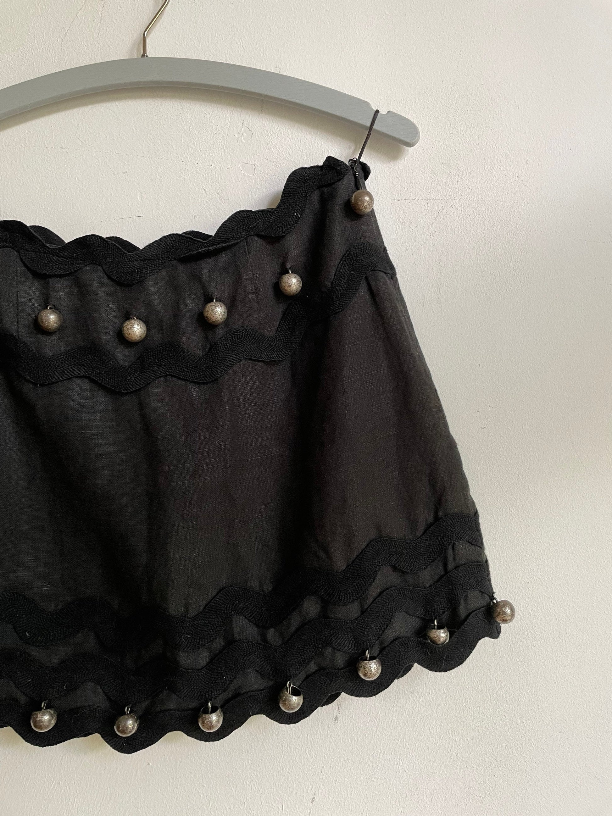 Vintage Moschino black linen mini skirt – silver jingle ball trim, size 36 fit, playful and rare piece, cheap and chic mini skirt, designer