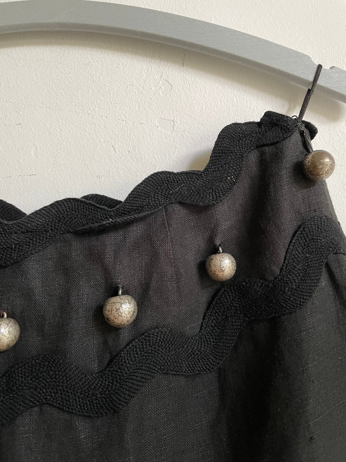 Vintage Moschino black linen mini skirt – silver jingle ball trim, size 36 fit, playful and rare piece, cheap and chic mini skirt, designer