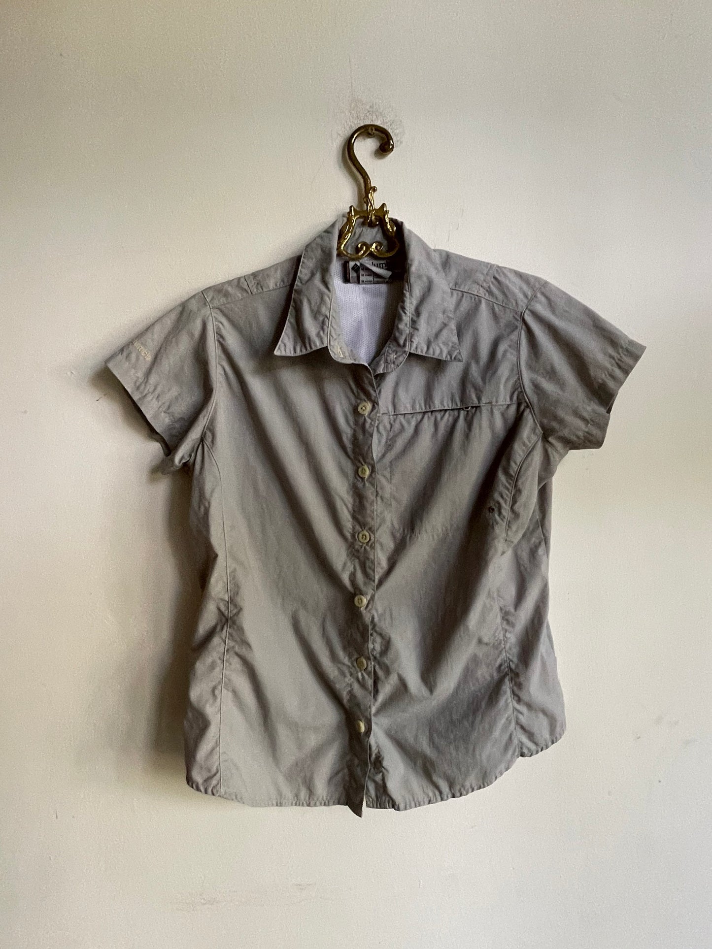 Columbia Grey Blouse Size M – Lightweight Summer Hiking Top, Active Wear Shirt, High-Quality, Versatile for Pants & Skirts