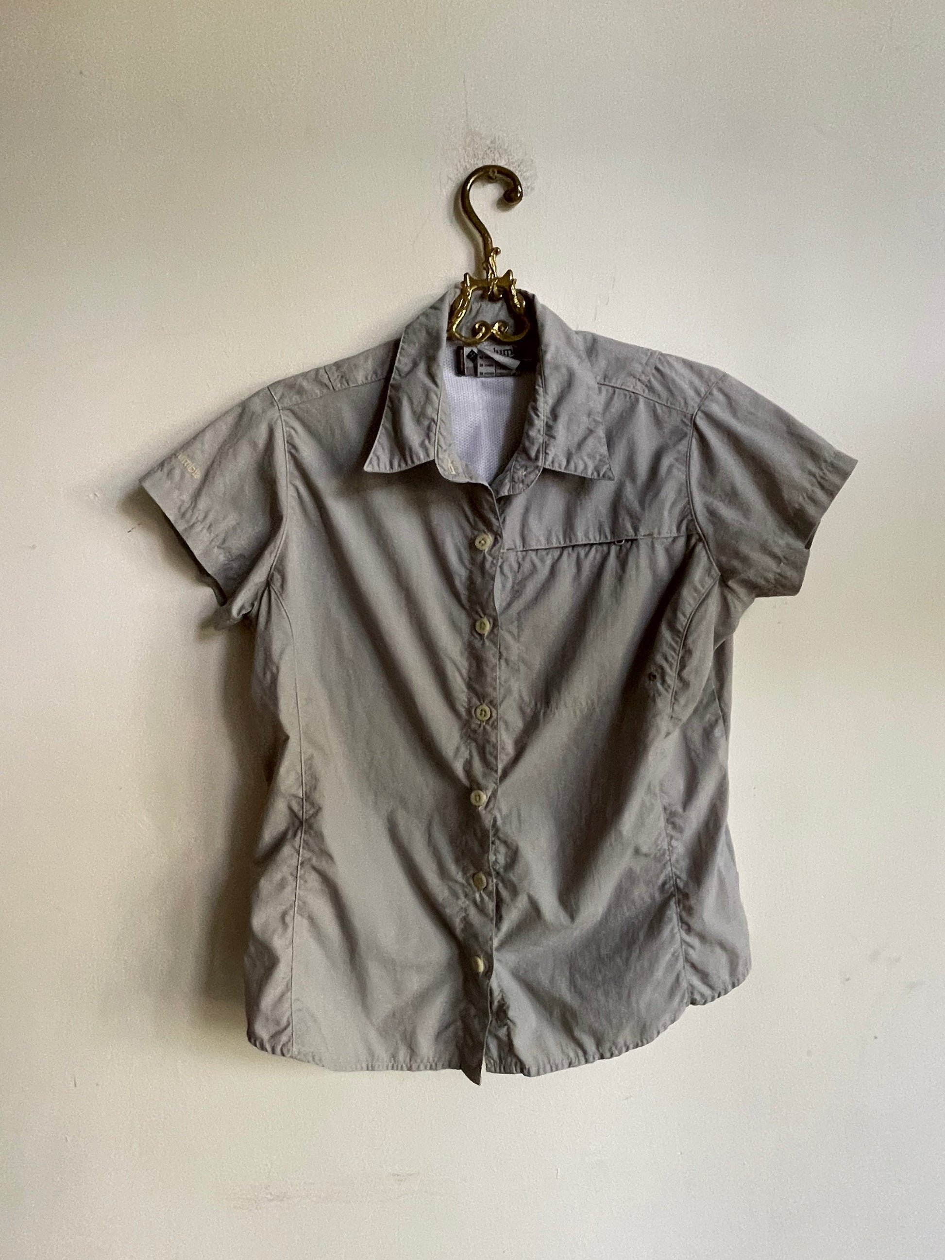 Columbia Grey Blouse Size M – Lightweight Summer Hiking Top, Active Wear Shirt, High-Quality, Versatile for Pants & Skirts