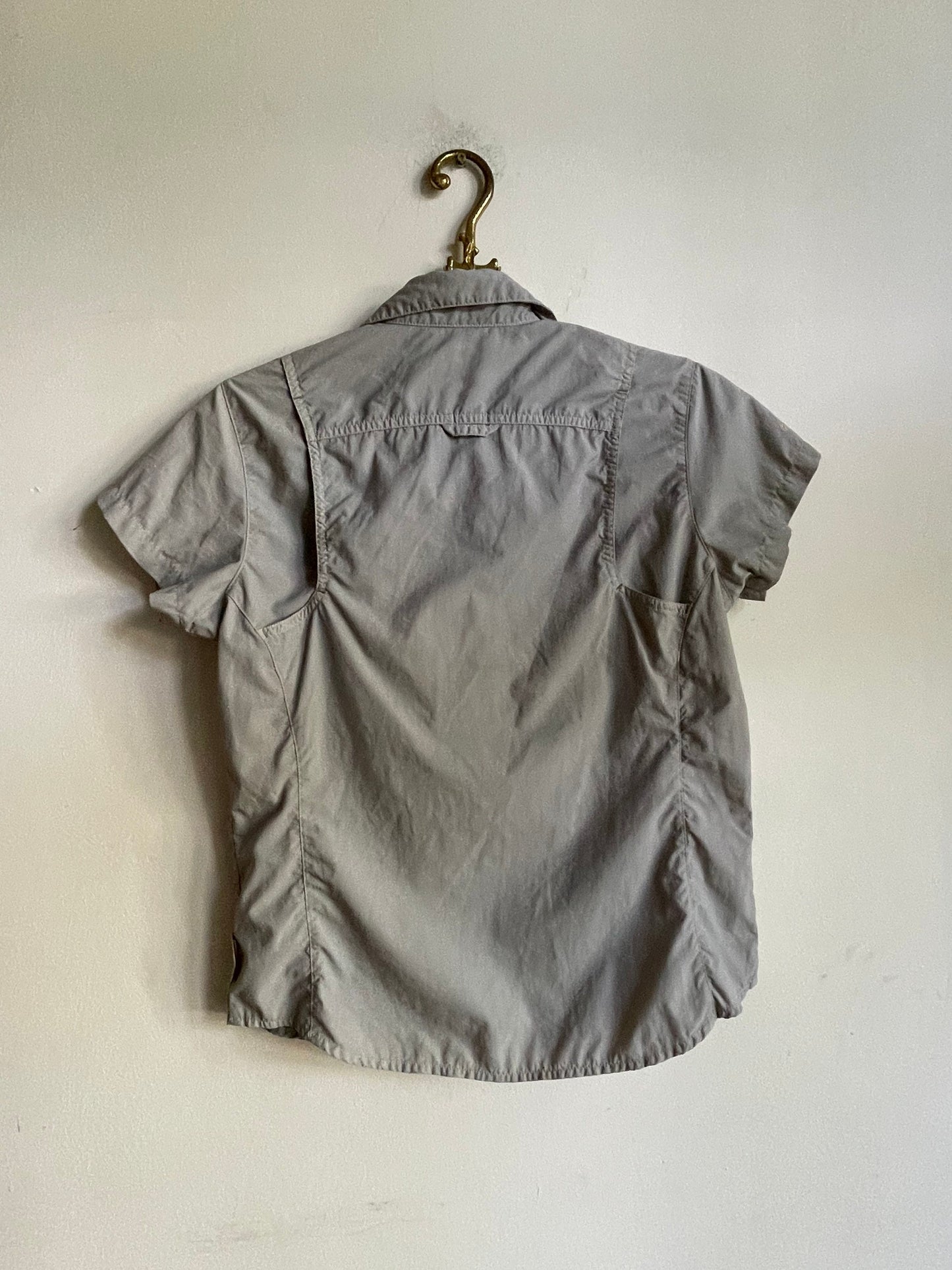 Columbia Grey Blouse Size M – Lightweight Summer Hiking Top, Active Wear Shirt, High-Quality, Versatile for Pants & Skirts