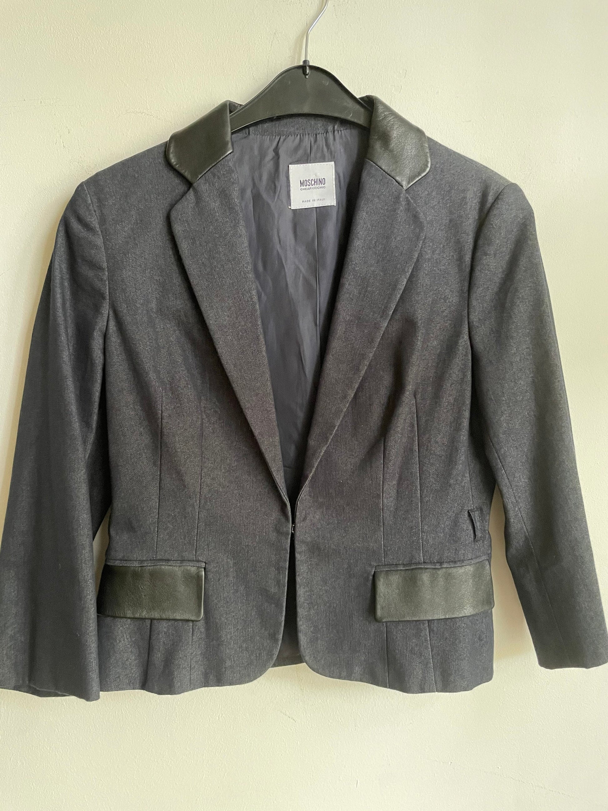 Vintage Moschino Cheap and Chic Blazer – Structured Wool Jacket with Leather Trim – Size DE 36/38
