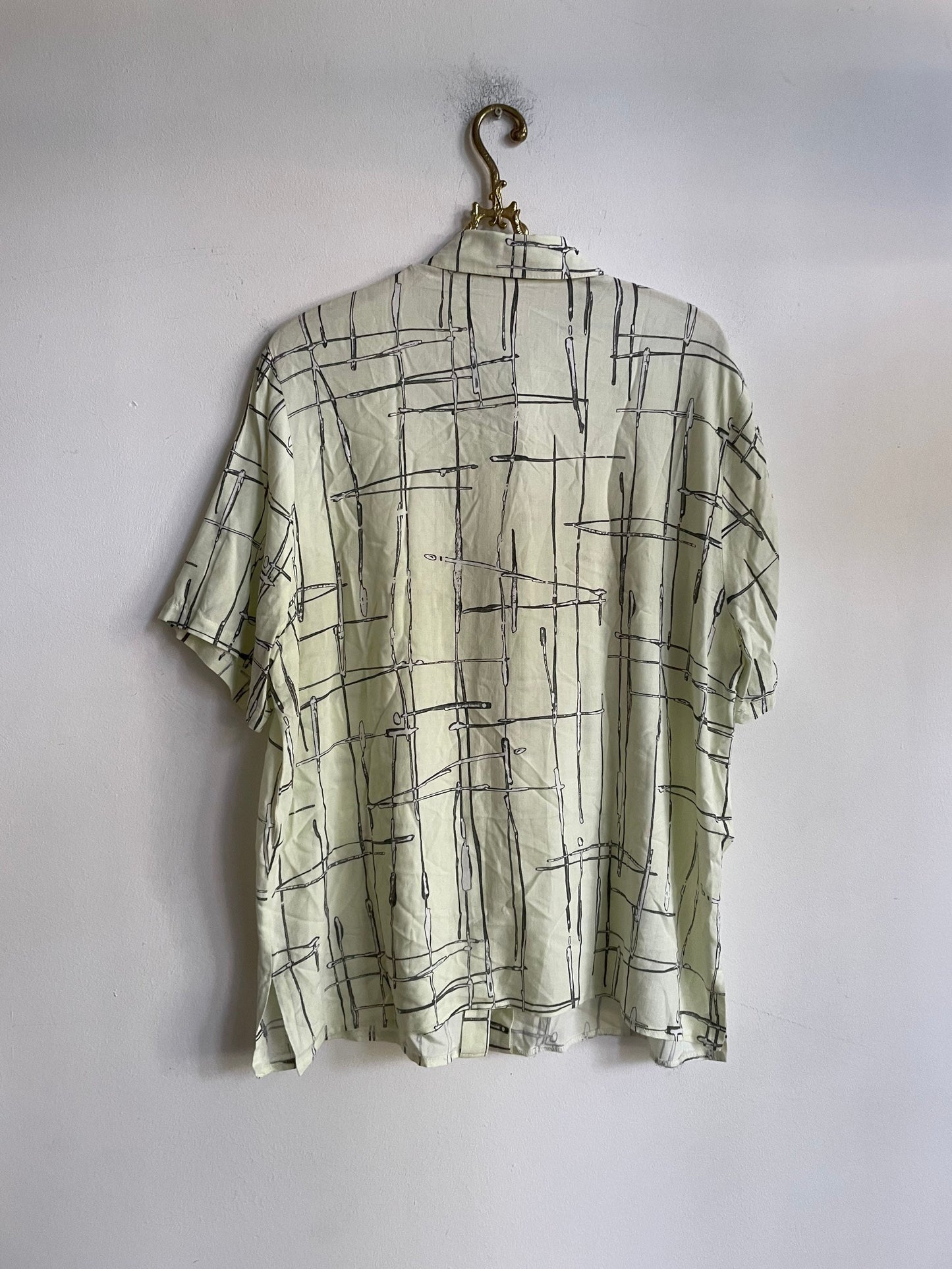 Vintage woman blouse, Retro knot up shirt, Cropped Oversized abstract shirt, 80's Retro black and white button up, Cute tie up top