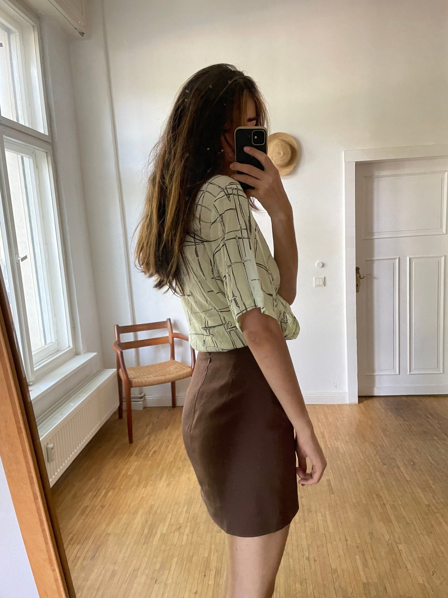 Vintage woman blouse, Retro knot up shirt, Cropped Oversized abstract shirt, 80's Retro black and white button up, Cute tie up top