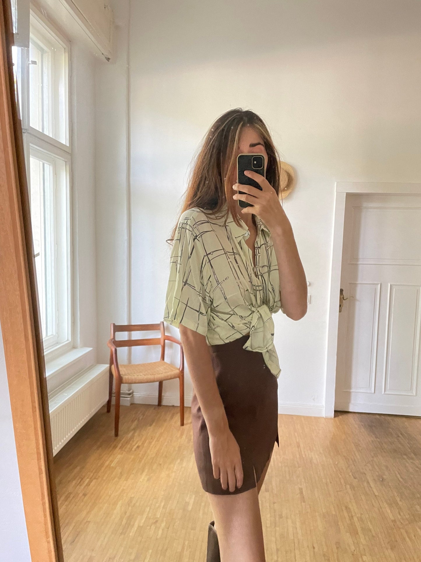 Vintage woman blouse, Retro knot up shirt, Cropped Oversized abstract shirt, 80's Retro black and white button up, Cute tie up top