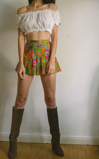 Vintage 70s Floral Pleated Mini Skort — fabric close-up