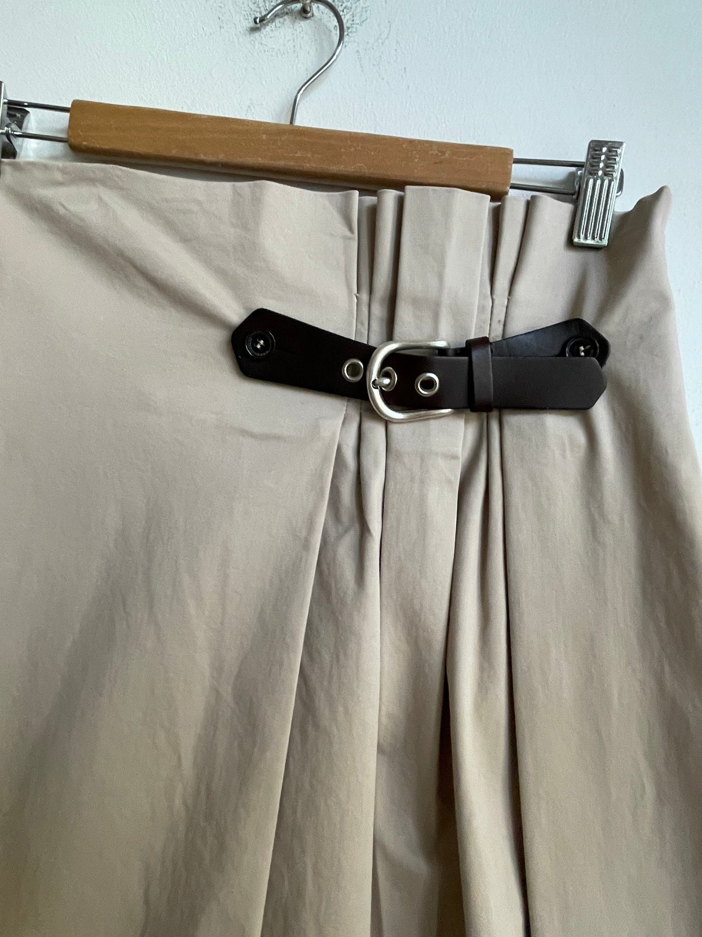 Luxury Josephine & Co hight waisted wool taupe skirt, Wool blend business skirt, Casual pleated high waist skirt, Smart taupe skirt, M