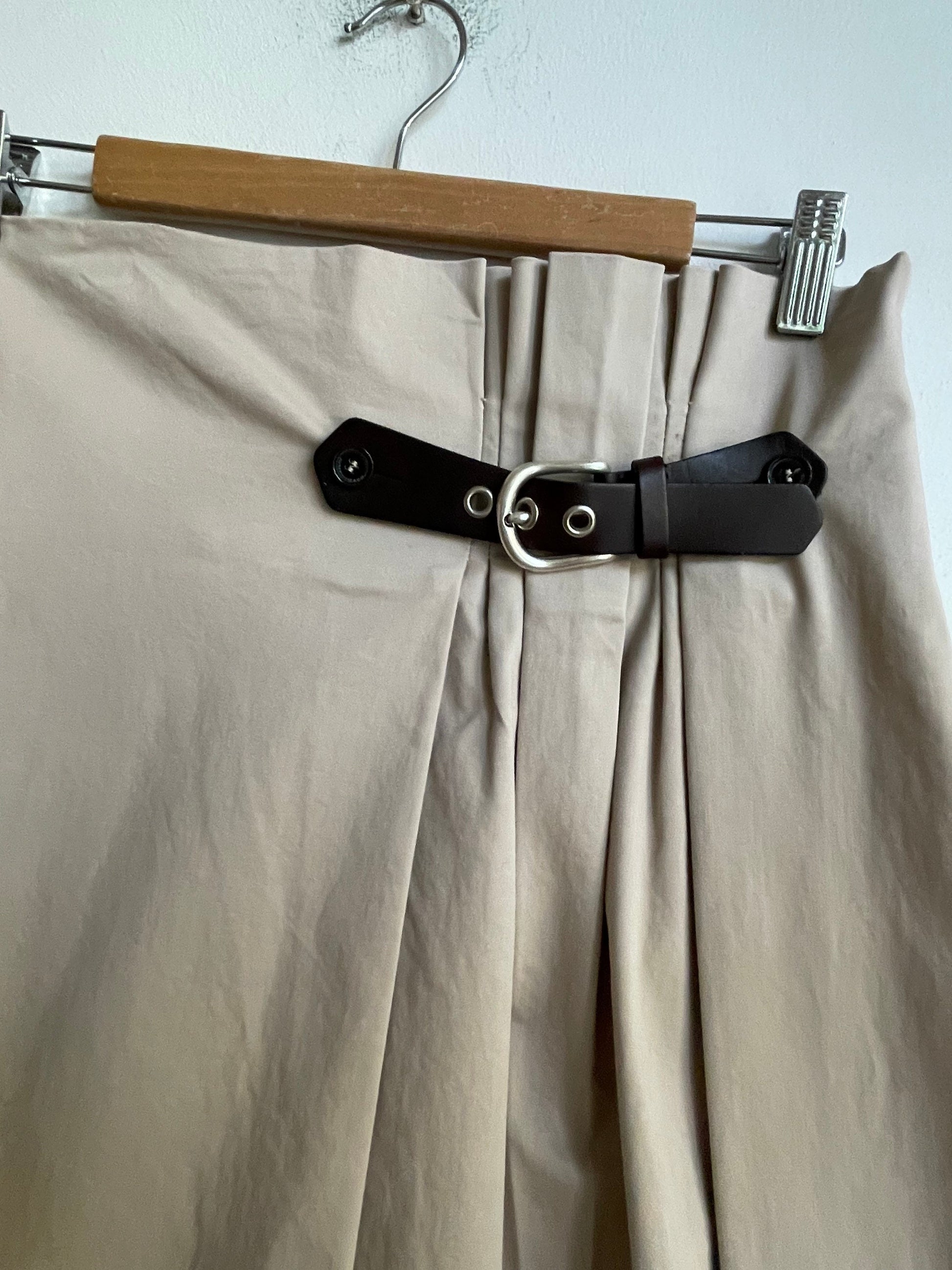 Luxury Josephine & Co hight waisted wool taupe skirt, Wool blend business skirt, Casual pleated high waist skirt, Smart taupe skirt, M