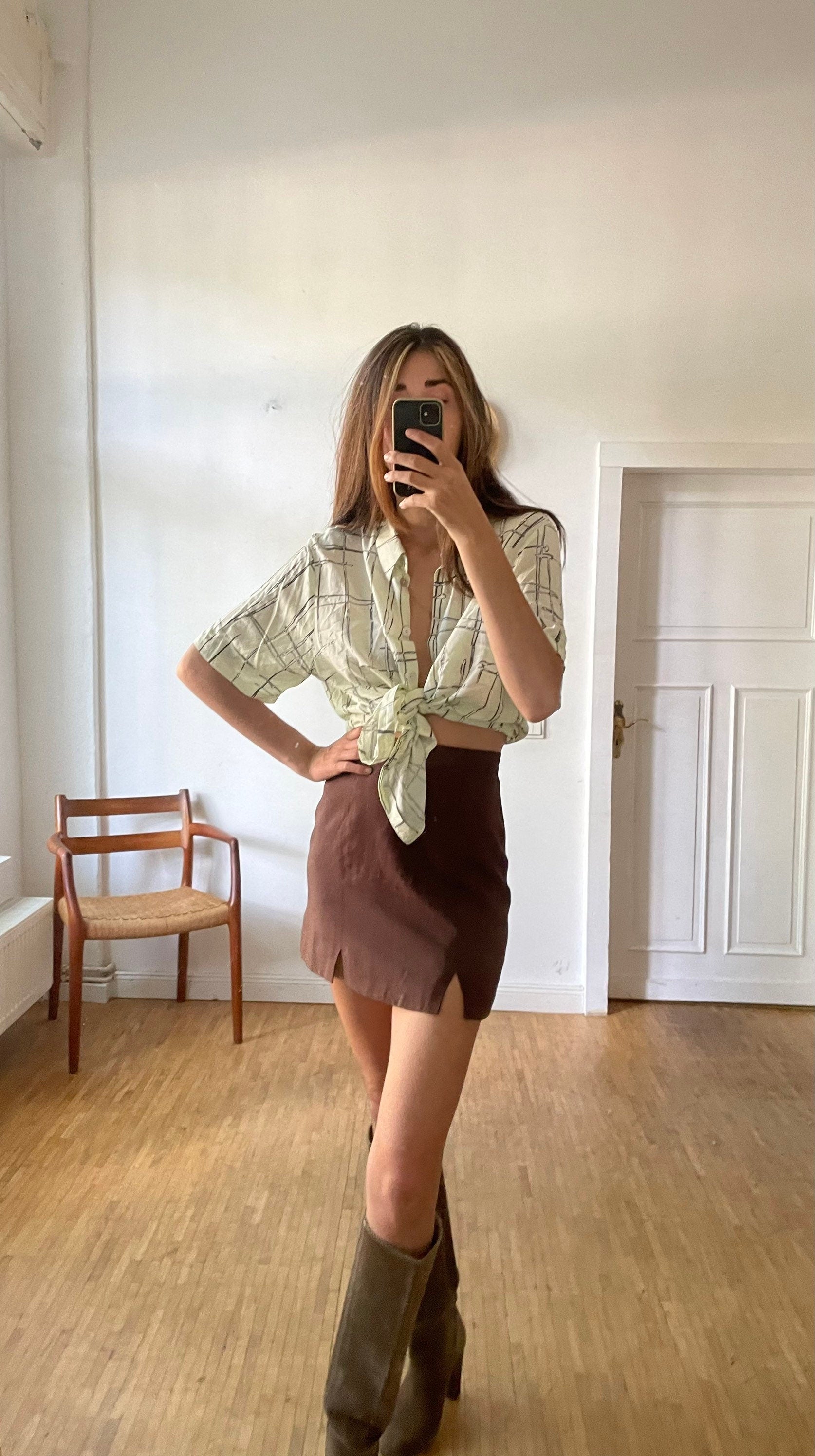 Vintage woman blouse, Retro knot up shirt, Cropped Oversized abstract shirt, 80's Retro black and white button up, Cute tie up top