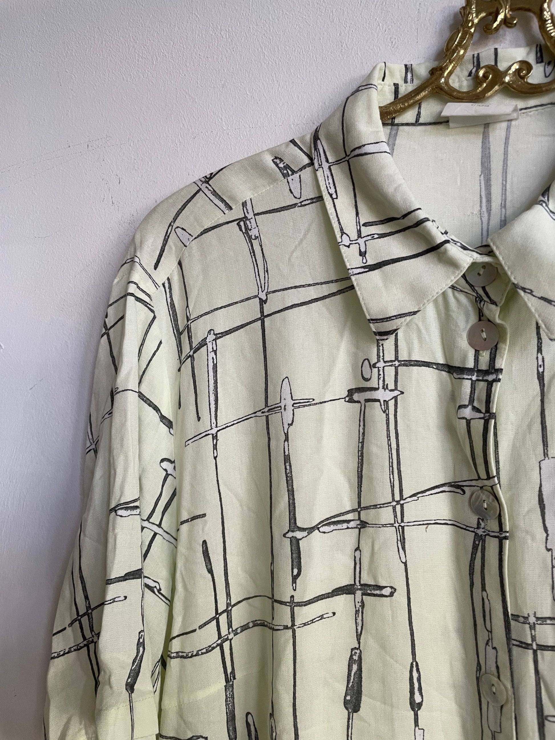 Vintage woman blouse, Retro knot up shirt, Cropped Oversized abstract shirt, 80's Retro black and white button up, Cute tie up top