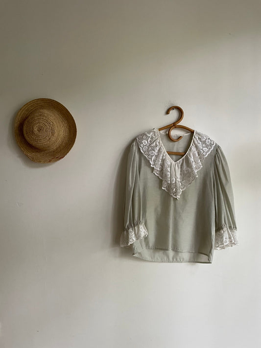 Vintage lace collared romantic poet sleeve blouse, Cottage core top, White french antique blouse, Pirate top, Dirndl top, Edwardian blouse