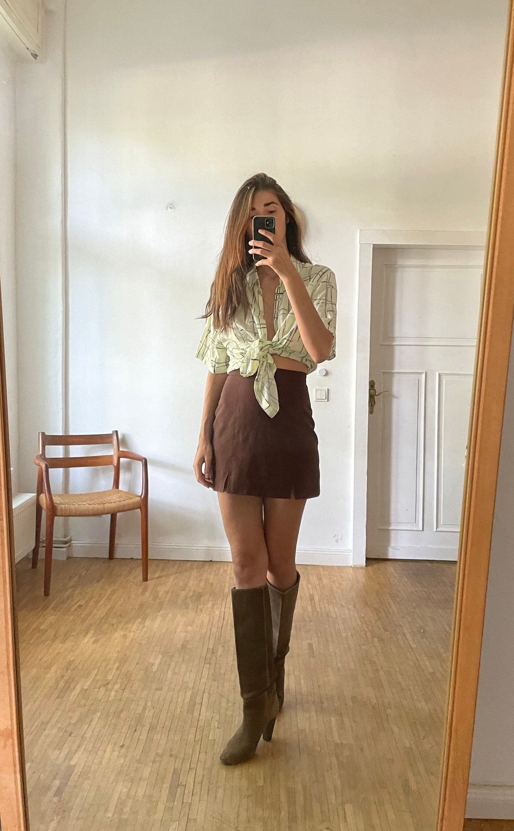 Vintage woman blouse, Retro knot up shirt, Cropped Oversized abstract shirt, 80's Retro black and white button up, Cute tie up top