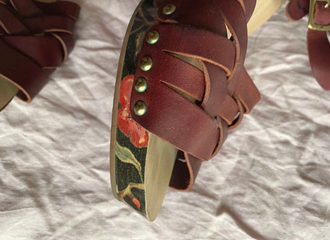 Vintage Isabel Marant platform sandals, leather in burgundy brown, open toe, floral detailed heel, bohemian grunge, EU 41