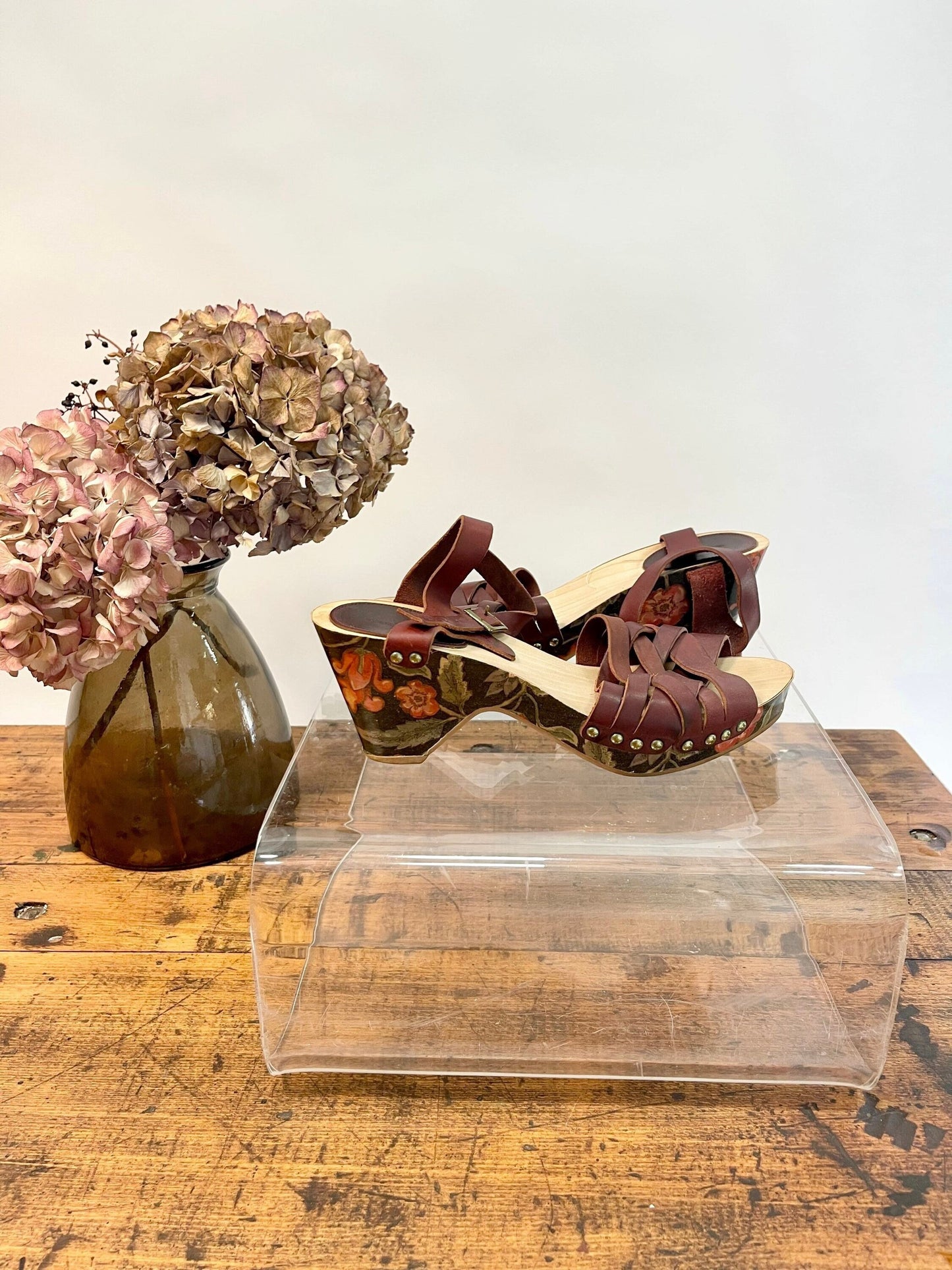 Vintage Isabel Marant platform sandals, leather in burgundy brown, open toe, floral detailed heel, bohemian grunge, EU 41