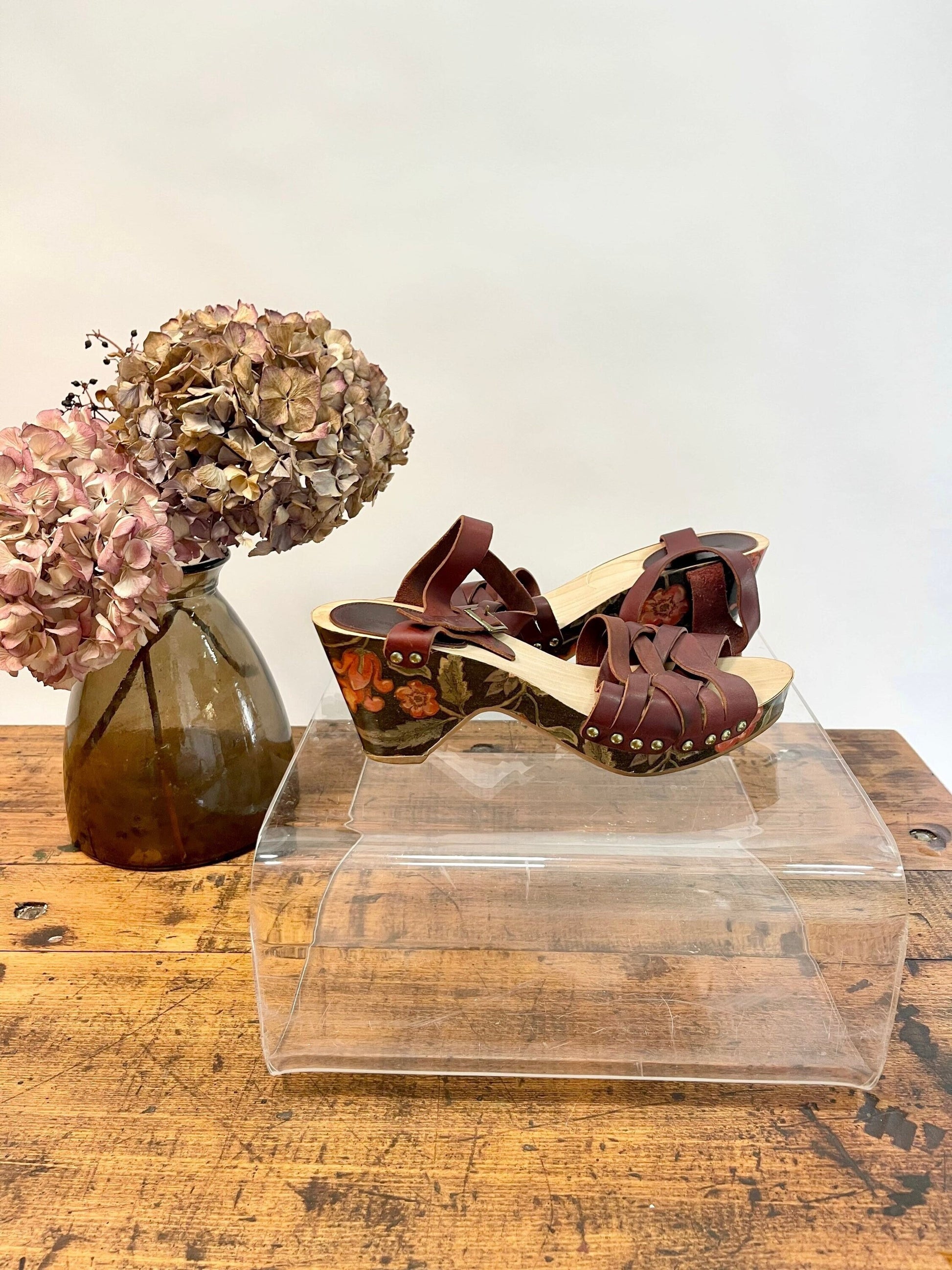 Vintage Isabel Marant platform sandals, leather in burgundy brown, open toe, floral detailed heel, bohemian grunge, EU 41