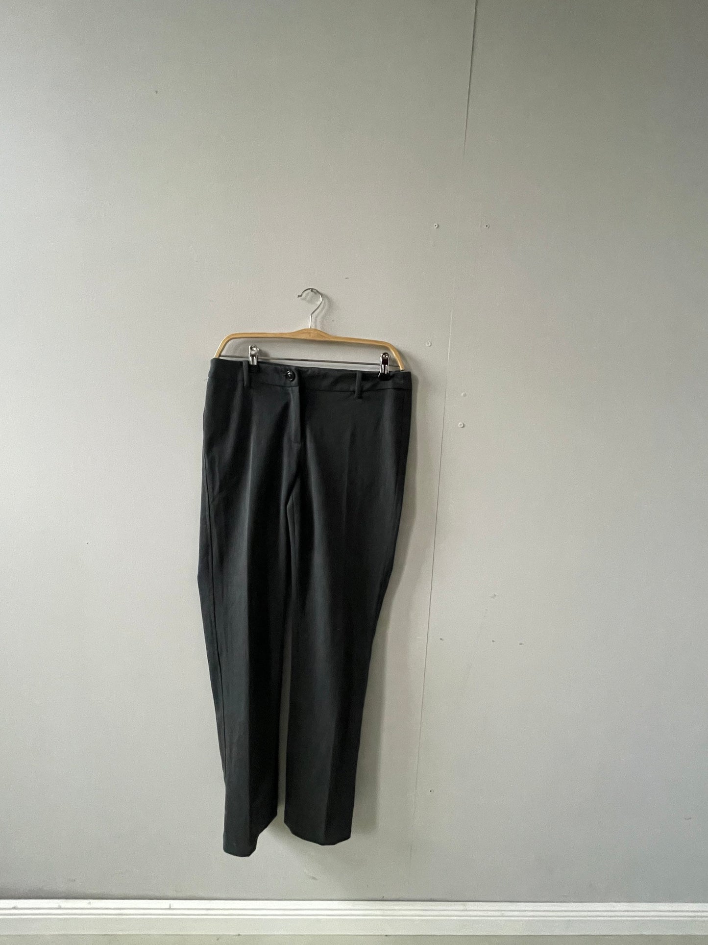 Weekend Max Mara grey trousers, Designer trousers, Cigarette trousers, Vintage design clothing, Office wear, Formal branded hip pants
