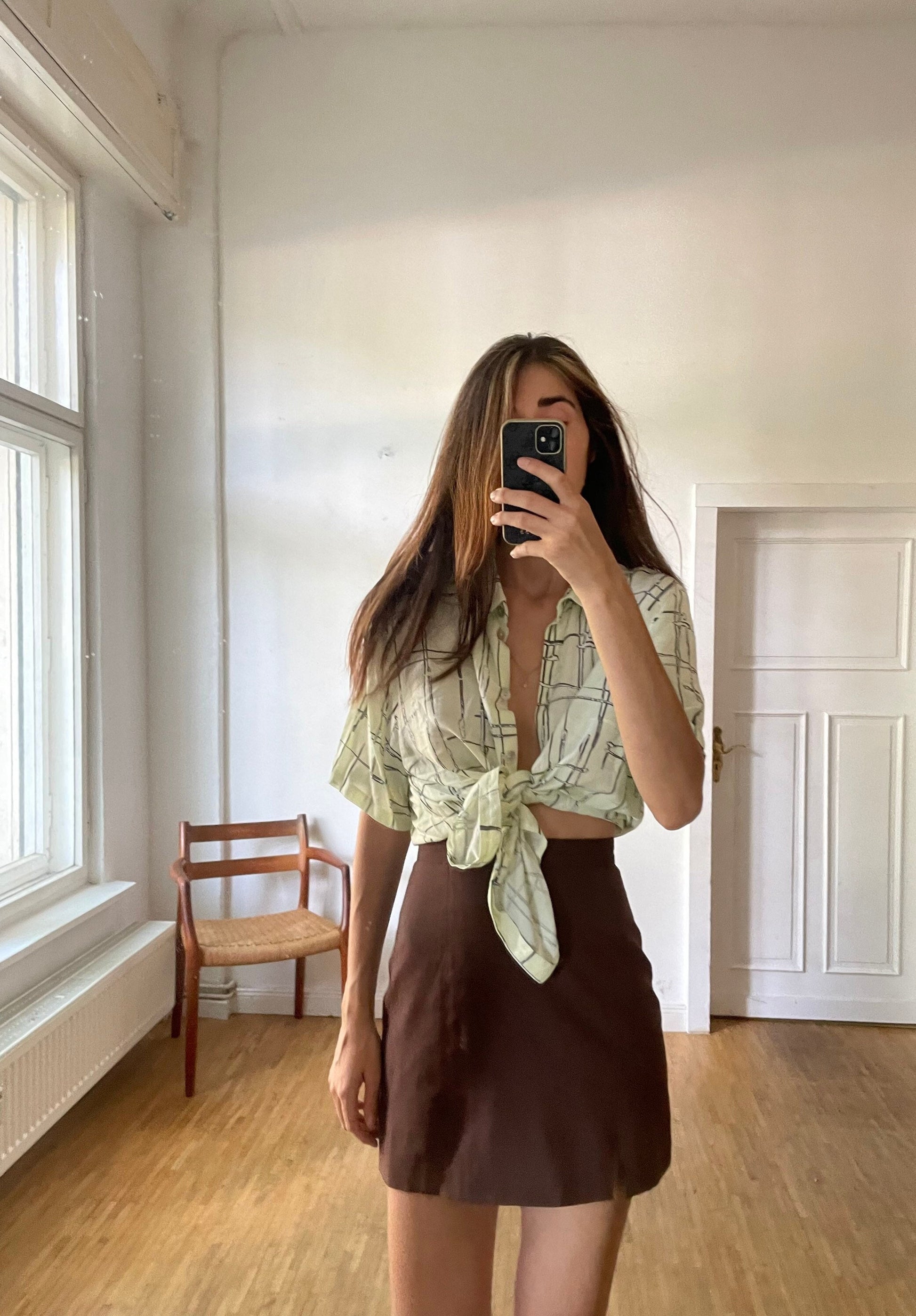 Vintage woman blouse, Retro knot up shirt, Cropped Oversized abstract shirt, 80's Retro black and white button up, Cute tie up top