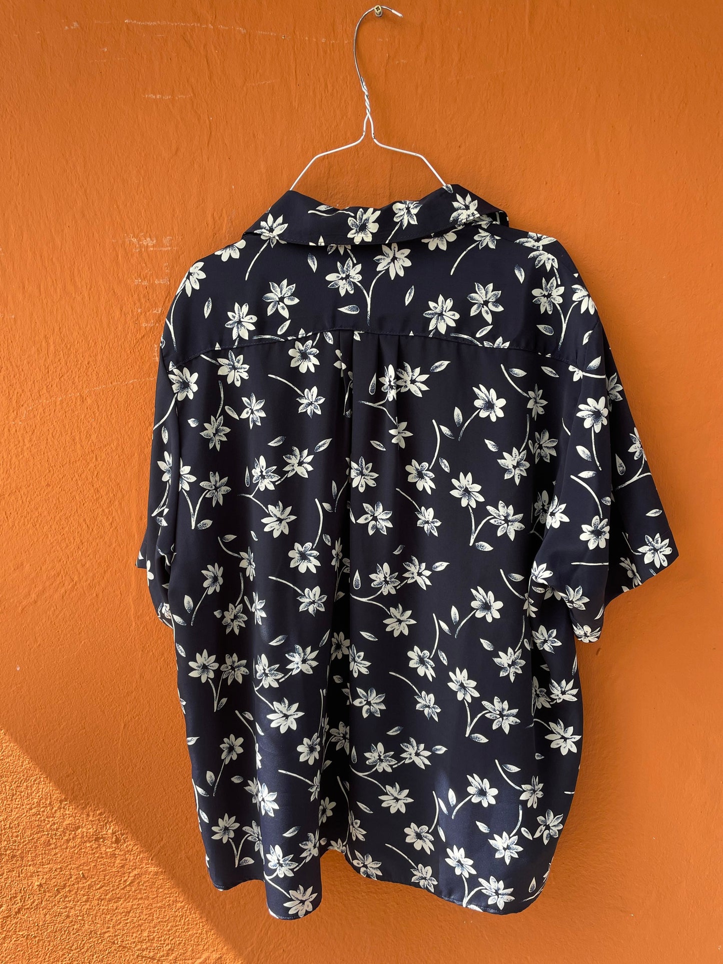 Groovy vintage dark blue and white floral patterned blouse, Oversized shirt, Navy Retro shirt, Loose casual blouse, XXXL