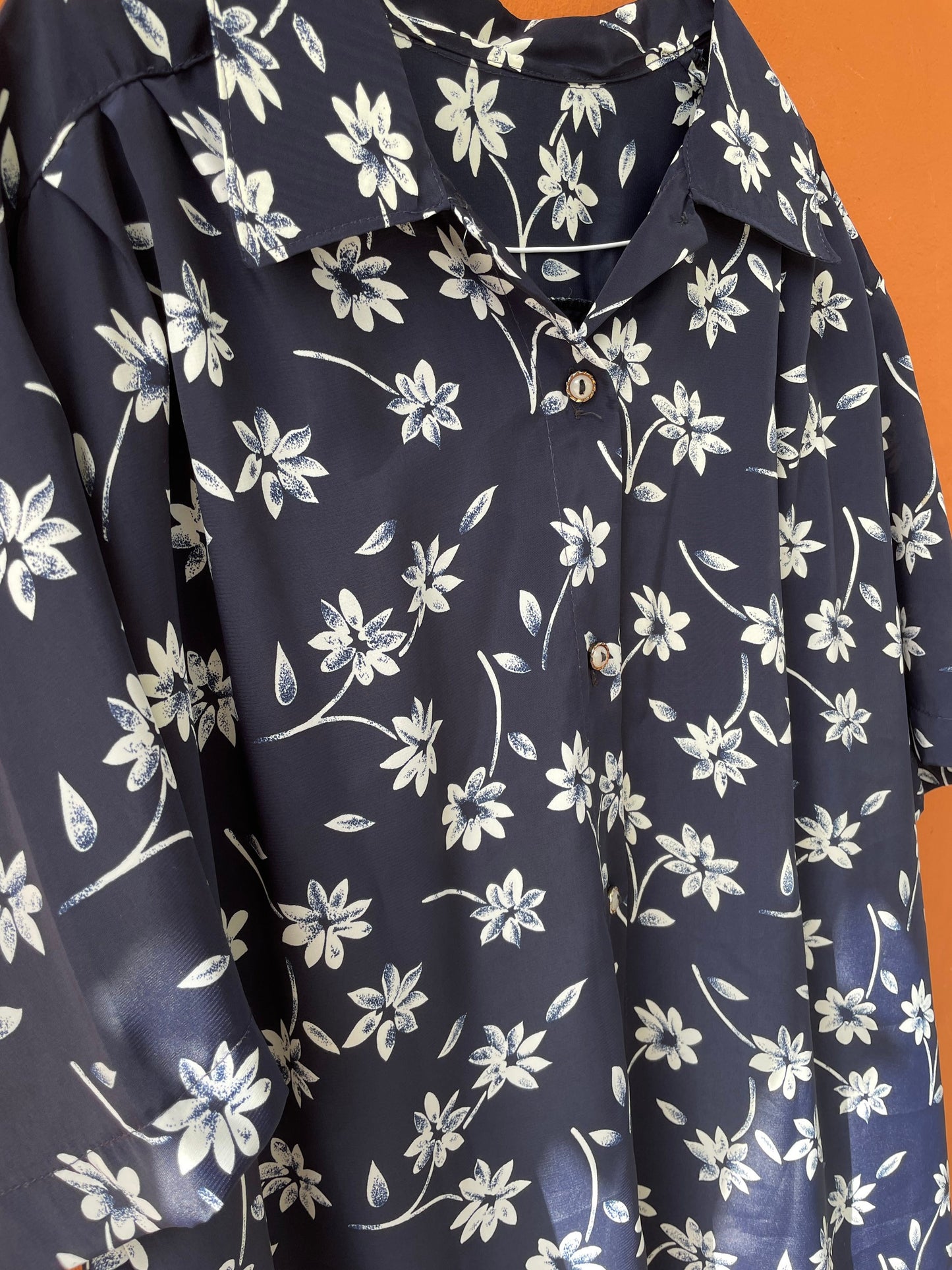 Groovy vintage dark blue and white floral patterned blouse, Oversized shirt, Navy Retro shirt, Loose casual blouse, XXXL
