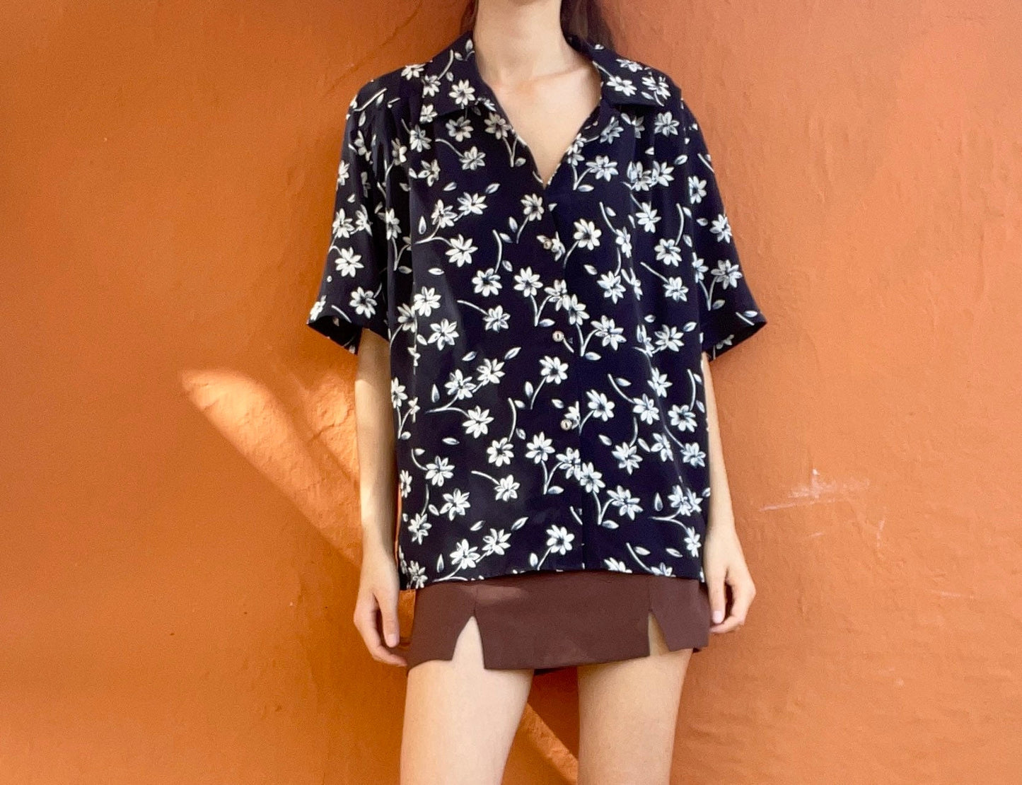 Groovy vintage dark blue and white floral patterned blouse, Oversized shirt, Navy Retro shirt, Loose casual blouse, XXXL